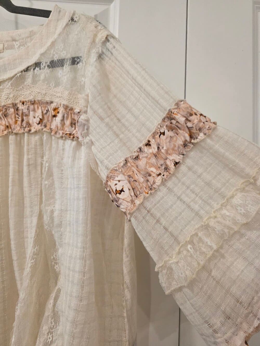 POL Lace Panel Detail Floral Ruffle 3/4 Sleeve Rib Knit Top - Thumbnail 11