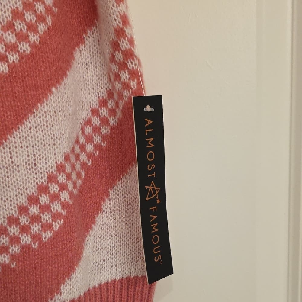 Almost Famous Pink and White Knit‎ Vest - Thumbnail 2