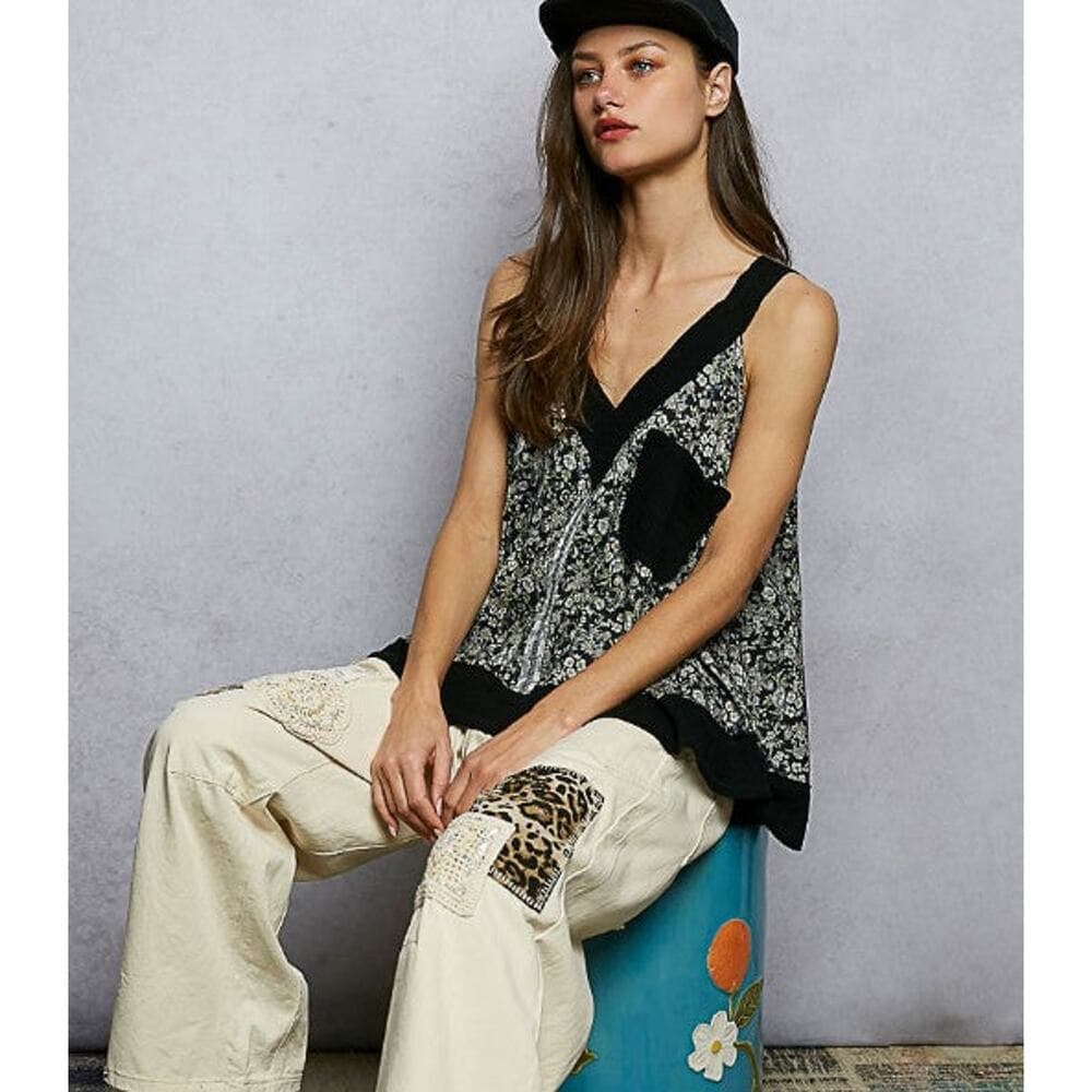 POL Floral V-Neck Flowy Top with Front Pocket - Sage - Thumbnail 7