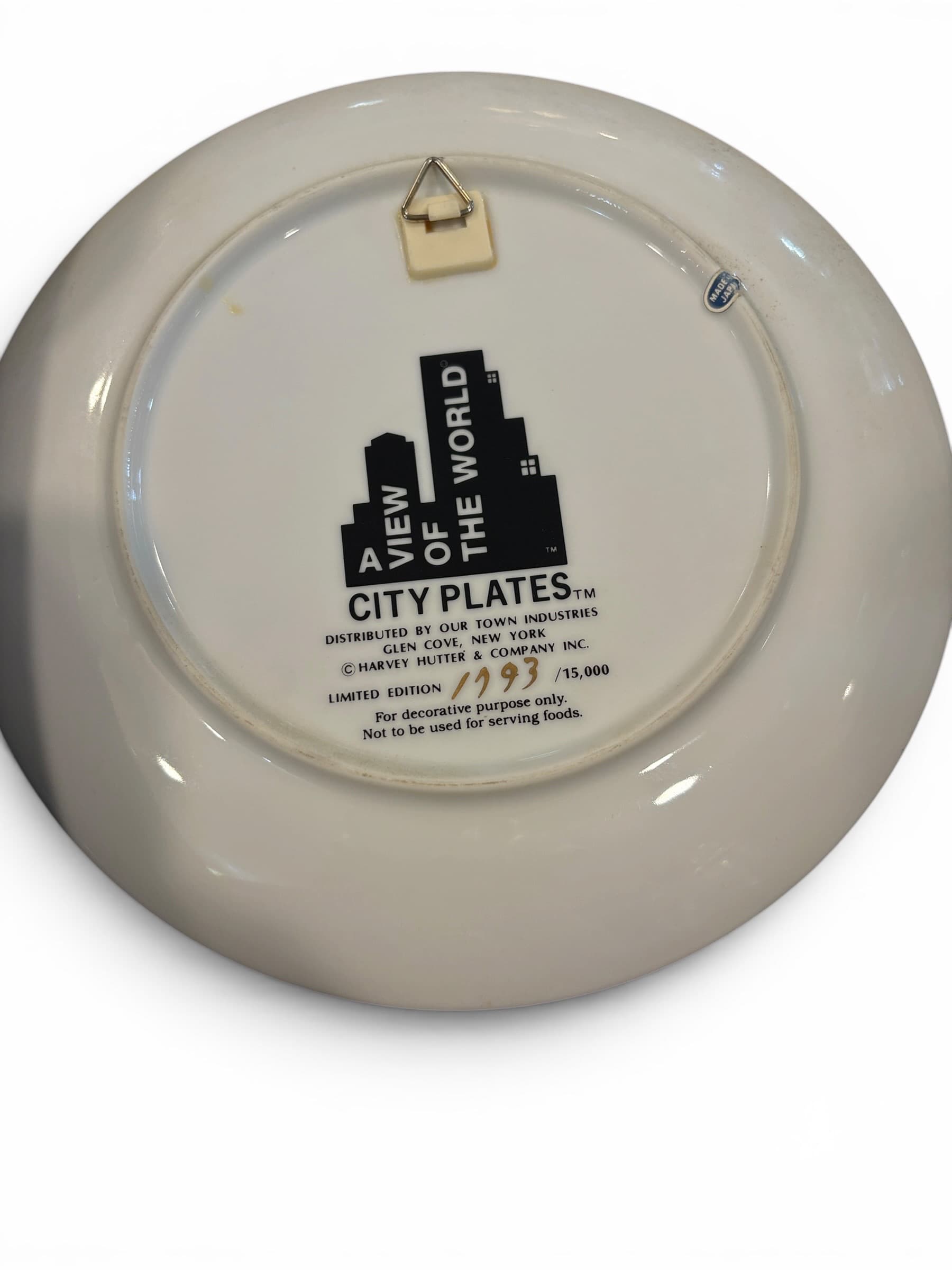 Vintage NY “A View of the World” City Plate, Twin Towers, Ltd Ed 1793/15000, Harvey Hutter (941) - Regular - Thumbnail 2