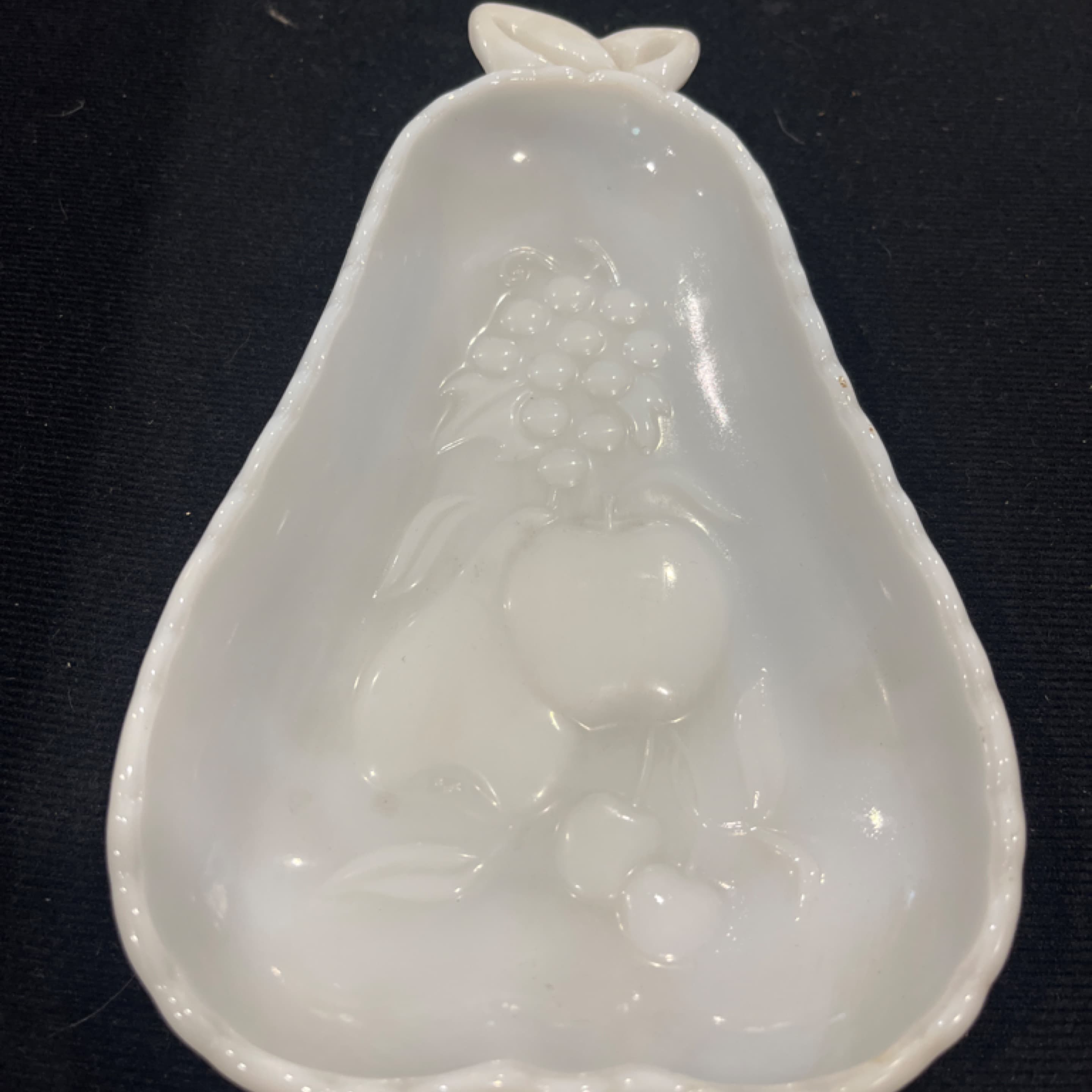 Vintage Milk Glass Pear Shaped Dish 91270) - Regular