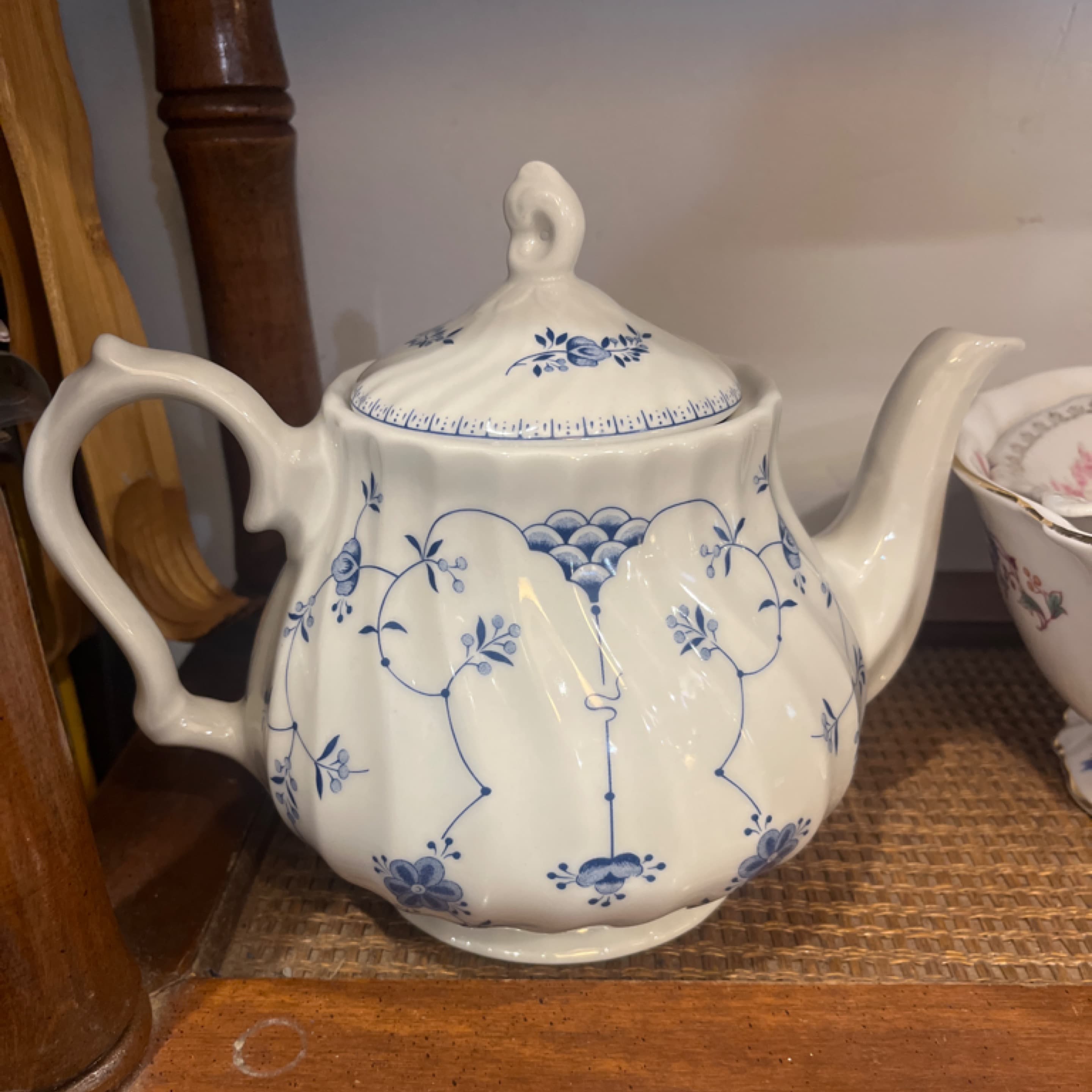 Vintage Churchill Finlandia Teapot - Regular