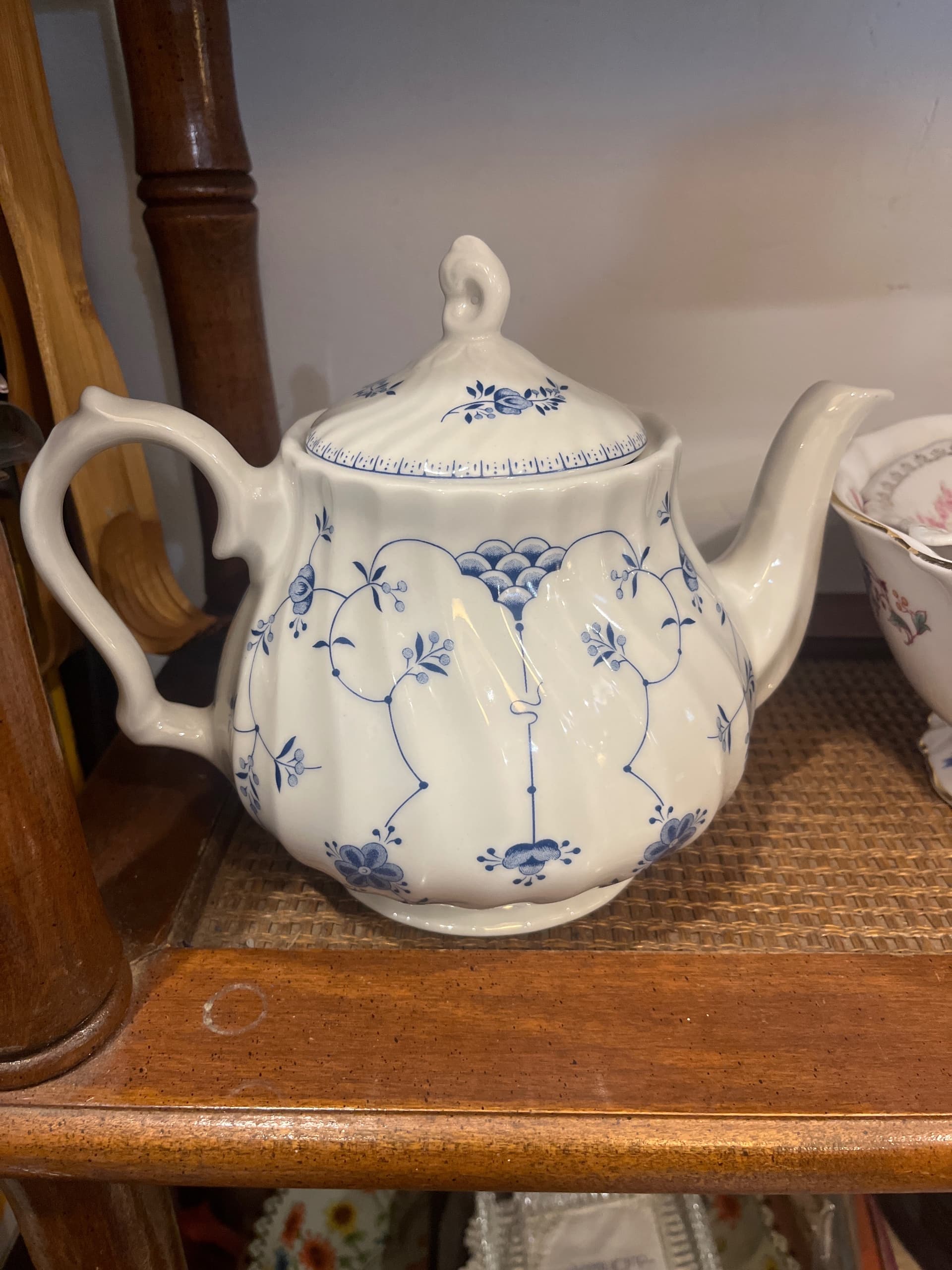 Vintage Churchill Finlandia Teapot - Regular - Thumbnail 3