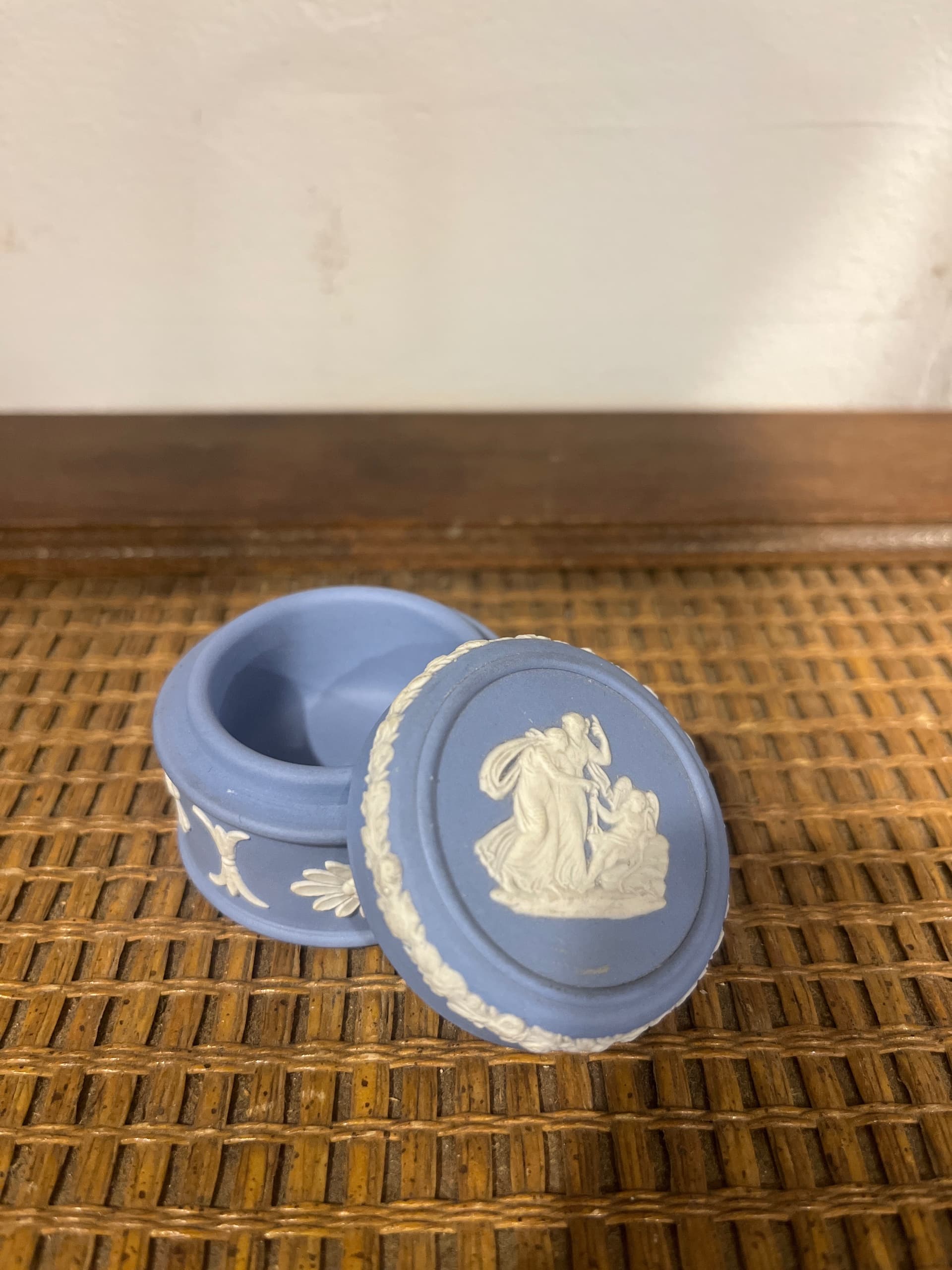 Wedgwood Blue Jasperware Round Trinket Box Lid Classical Figure Floral Made in England - Regular - Thumbnail 8