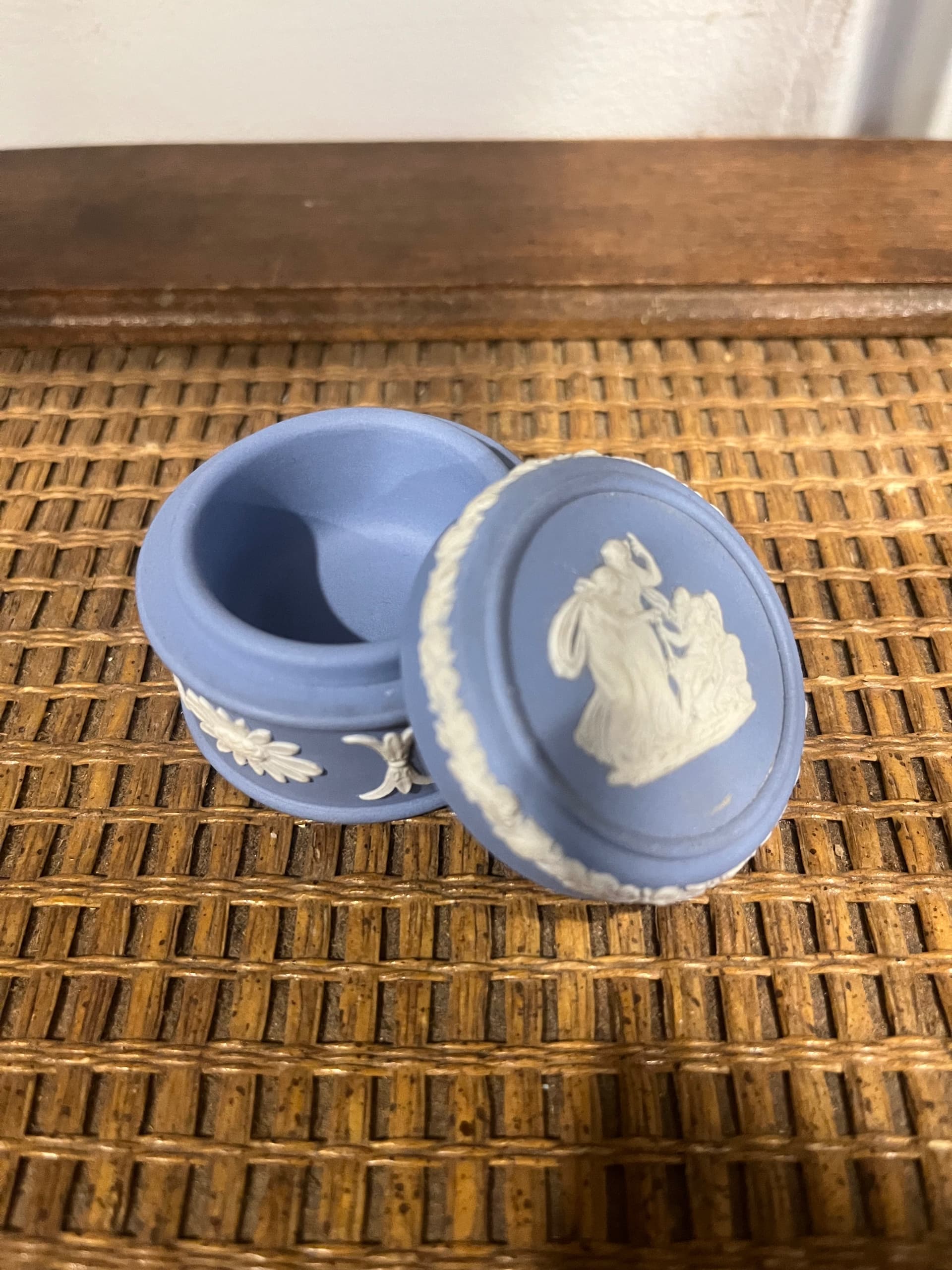 Wedgwood Blue Jasperware Round Trinket Box Lid Classical Figure Floral Made in England - Regular - Thumbnail 5
