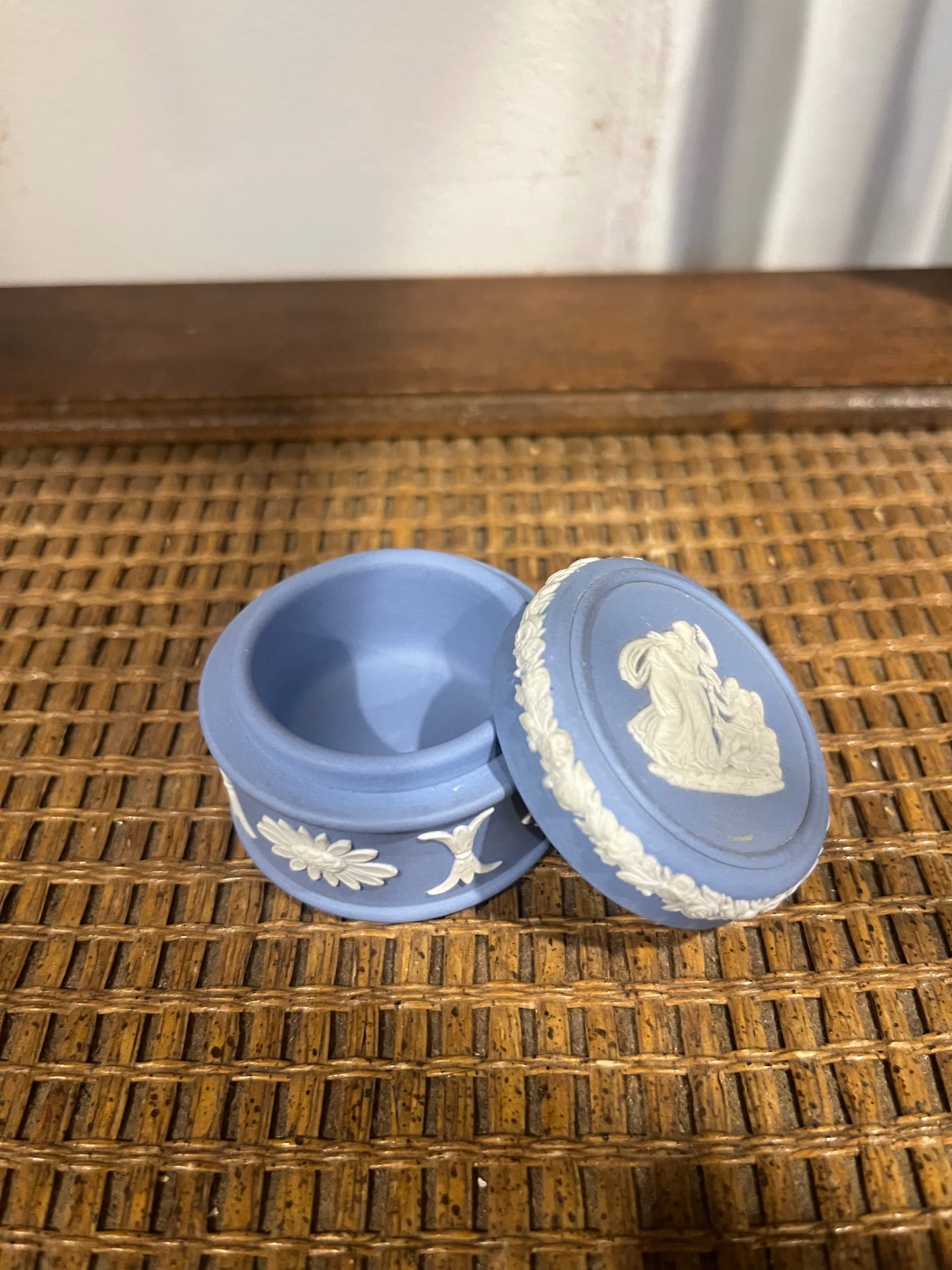 Wedgwood Blue Jasperware Round Trinket Box Lid Classical Figure Floral Made in England - Regular - Thumbnail 3