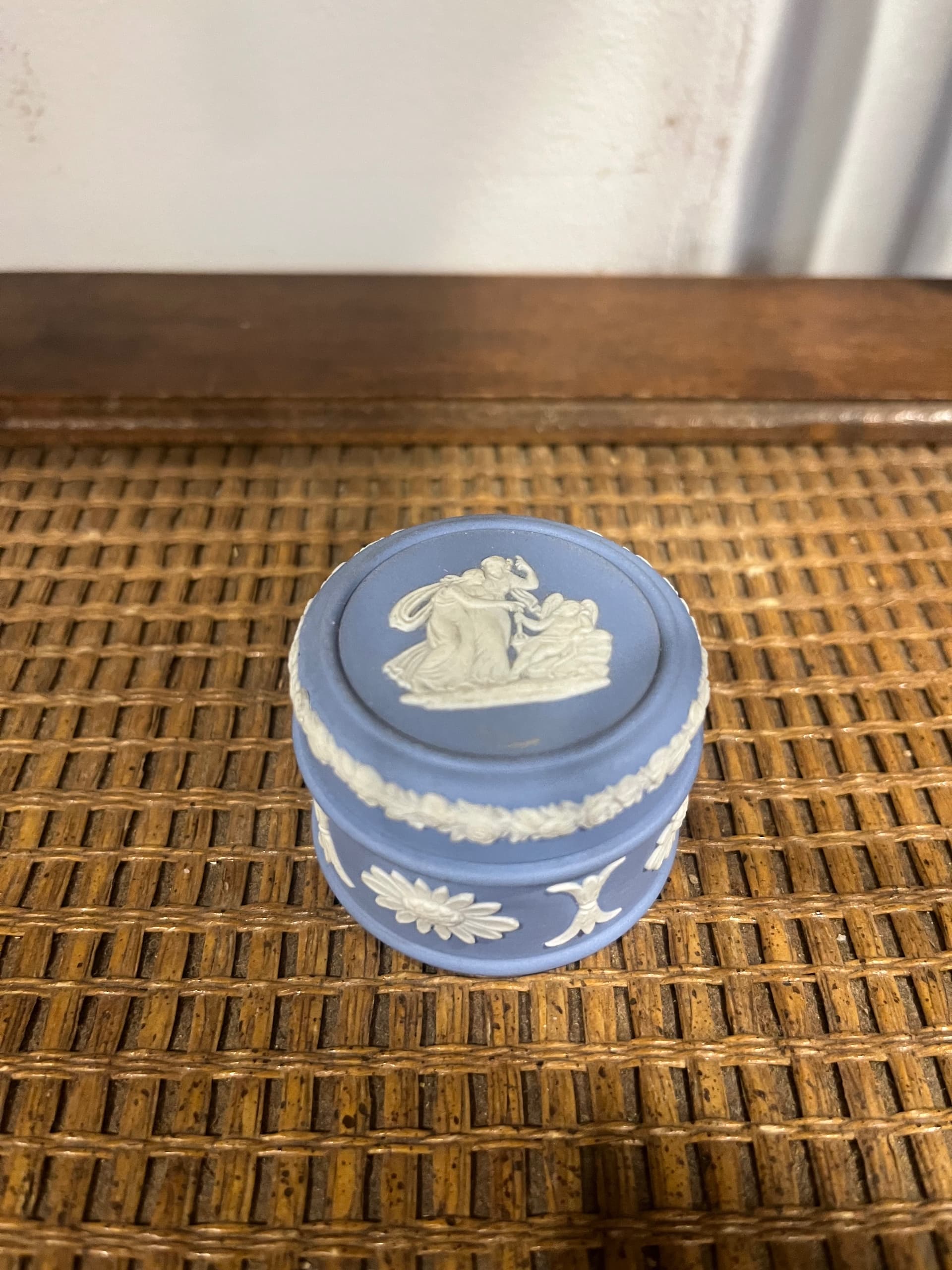 Wedgwood Blue Jasperware Round Trinket Box Lid Classical Figure Floral Made in England - Regular - Thumbnail 2