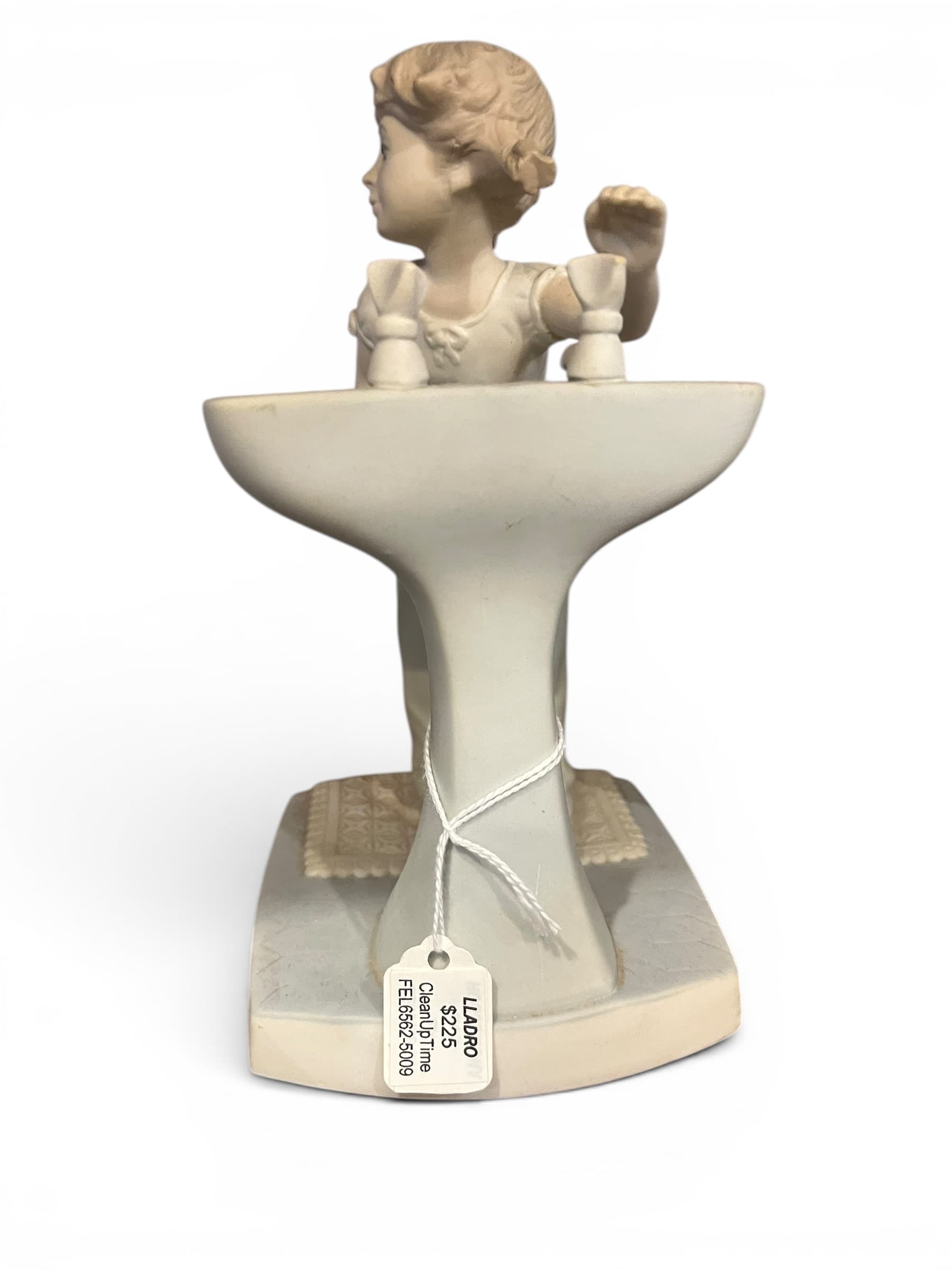 Lladro “Clean Up Time” Girl By Sink Figurine - Regular - Thumbnail 4