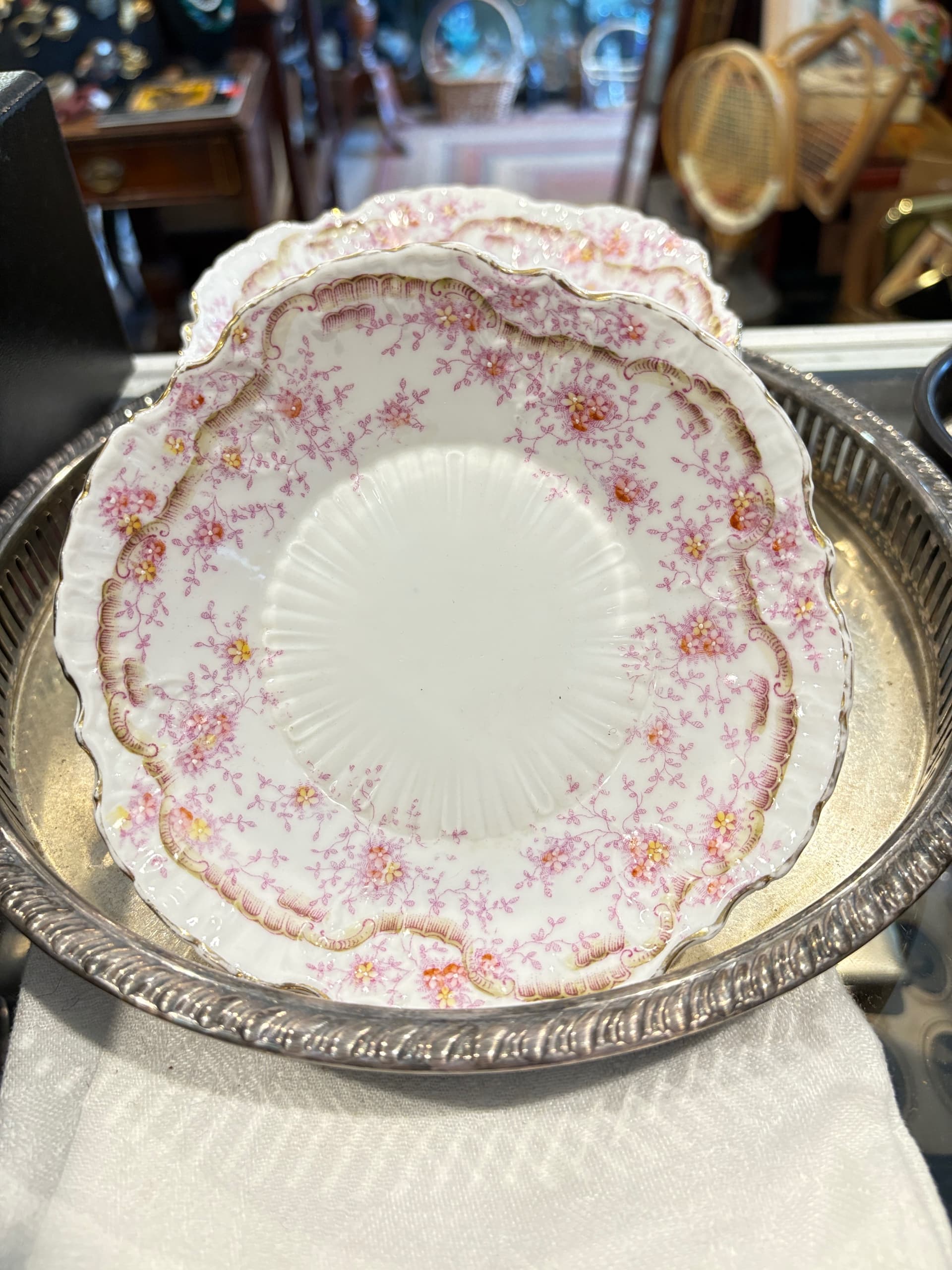Set of 5 Antique Victorian Porcelain Berry Bowls | Pink Floral Sprig & Gold Gilt | Scalloped Edge | circa 1880s–1900s - Regular - Thumbnail 7