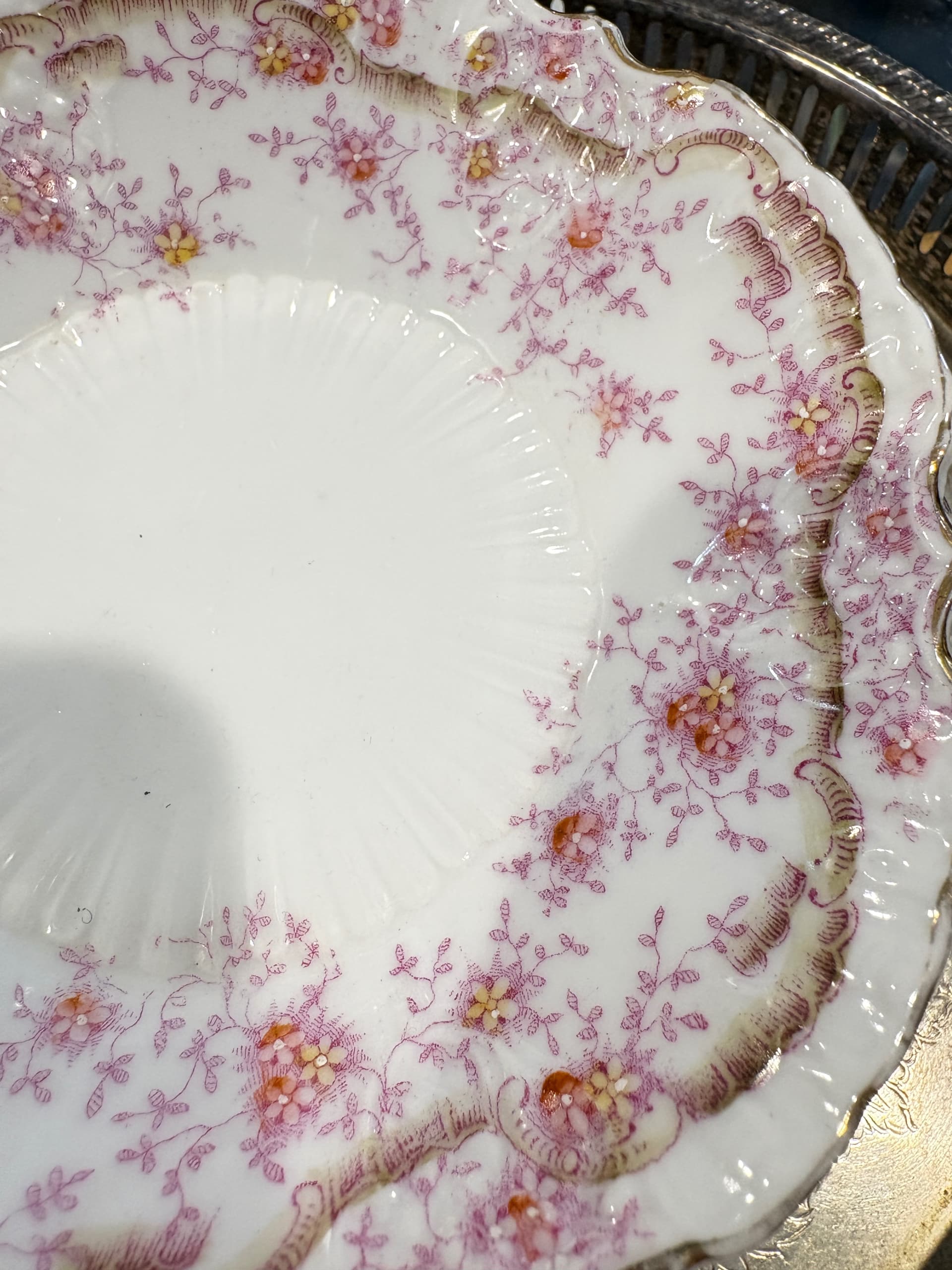 Set of 5 Antique Victorian Porcelain Berry Bowls | Pink Floral Sprig & Gold Gilt | Scalloped Edge | circa 1880s–1900s - Regular - Thumbnail 5