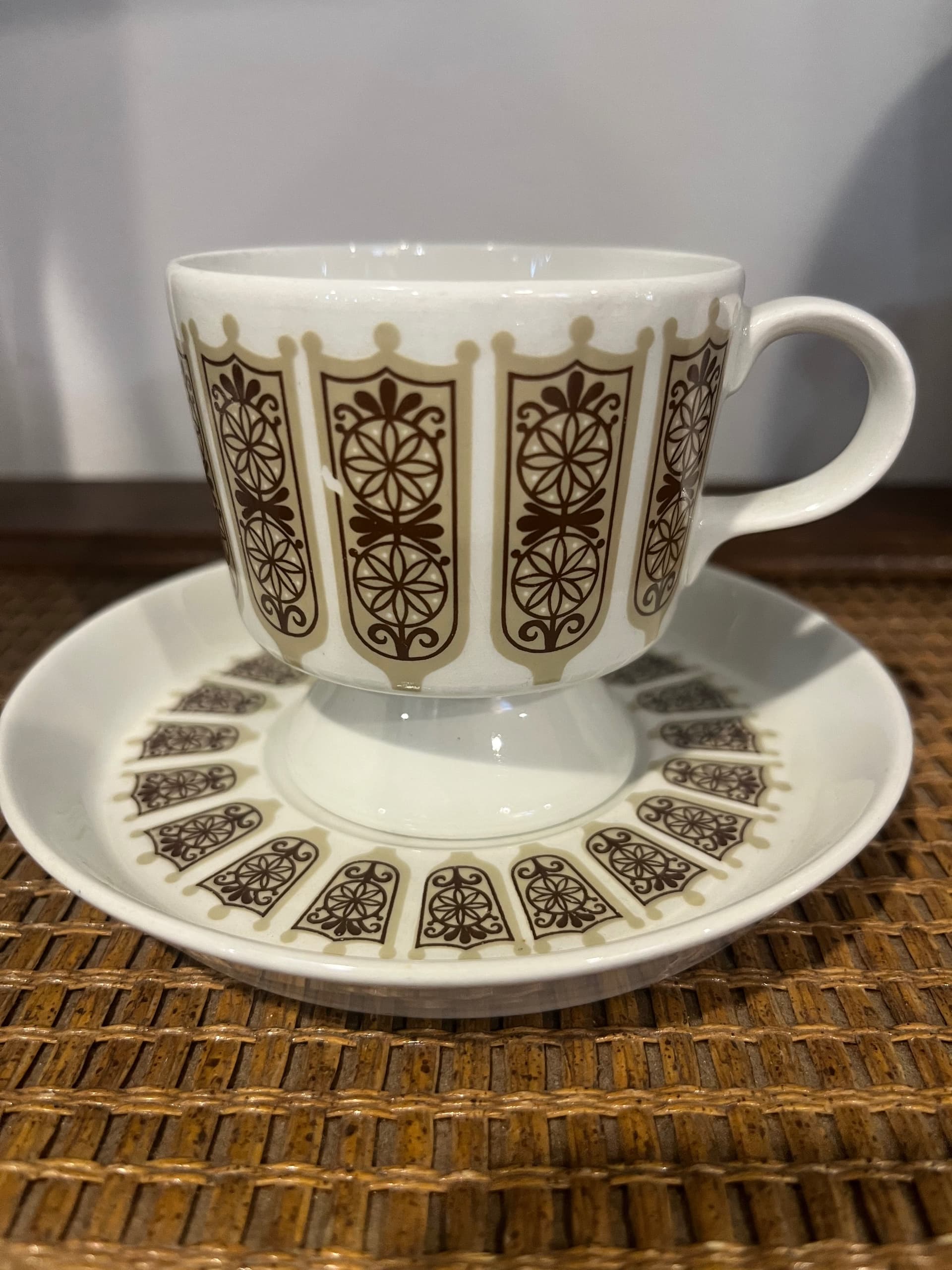 Arabia Finland Demitasse Cup & Saucer | Footed Cup | Brown Geometric Medallion Pattern | Scandinavian MCM Vintage 1984 - Regular - Thumbnail 4