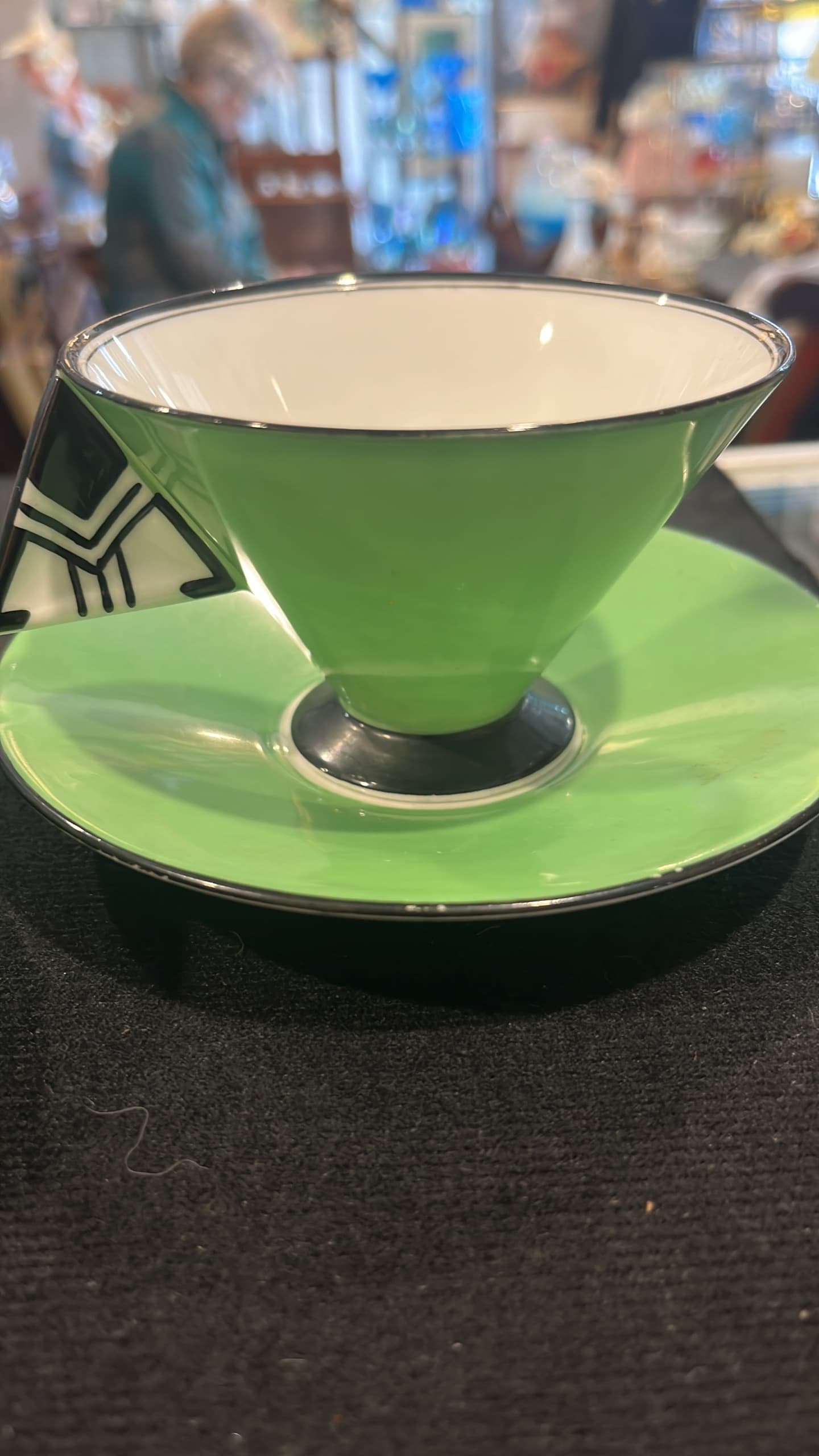 Shelley Art Deco 'Vogue' teacup and saucer sets. 2 Cups & 2 Saucers 941 - Regular - Thumbnail 2
