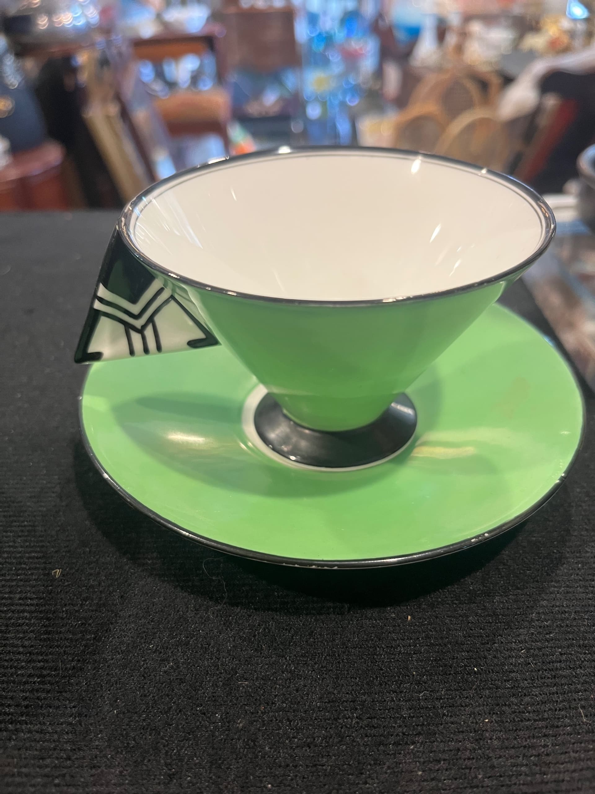 Shelley Art Deco 'Vogue' teacup and saucer sets. 2 Cups & 2 Saucers 941 - Regular - Thumbnail 4