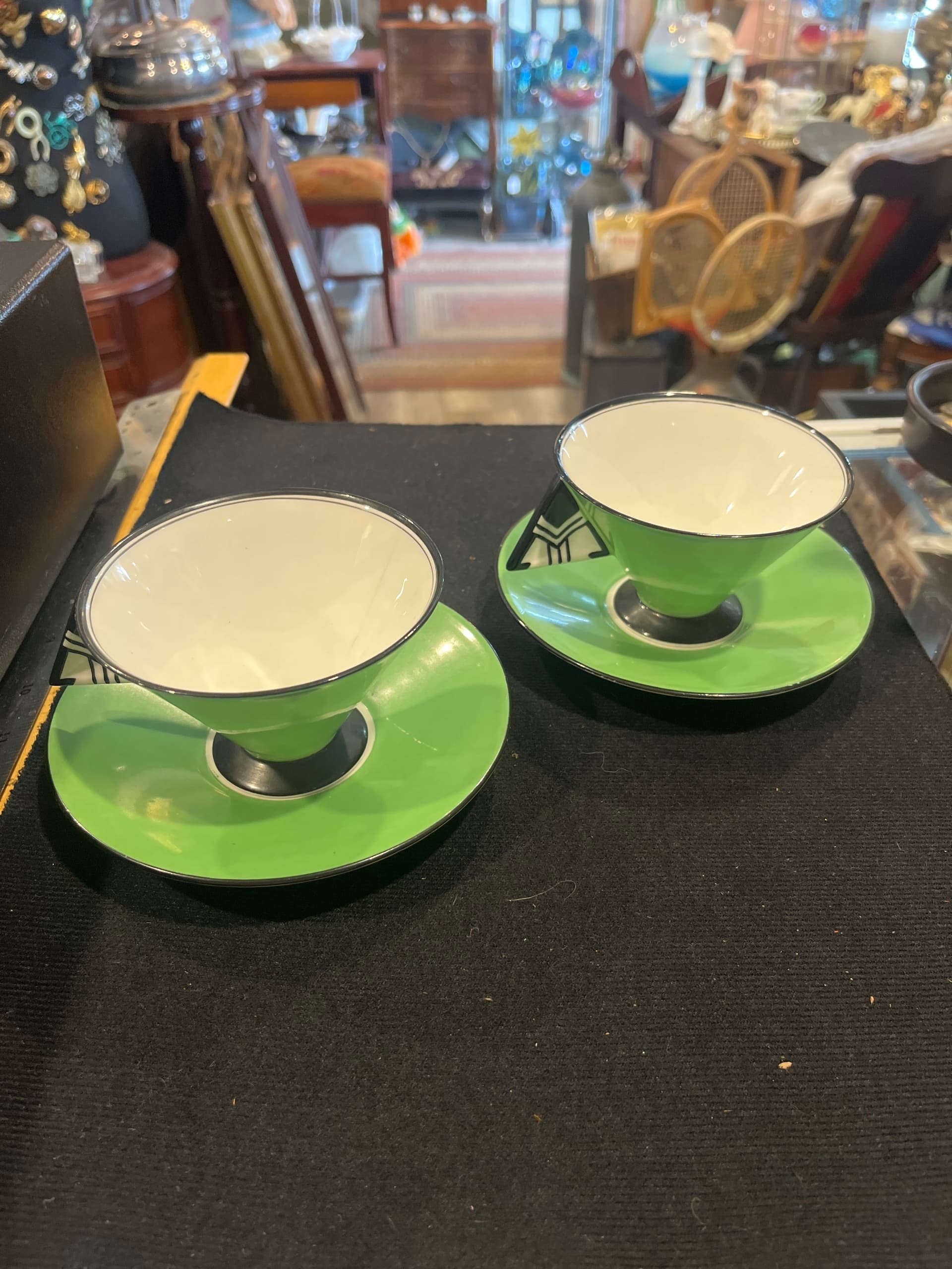 Shelley Art Deco 'Vogue' teacup and saucer sets. 2 Cups & 2 Saucers 941 - Regular - Thumbnail 9