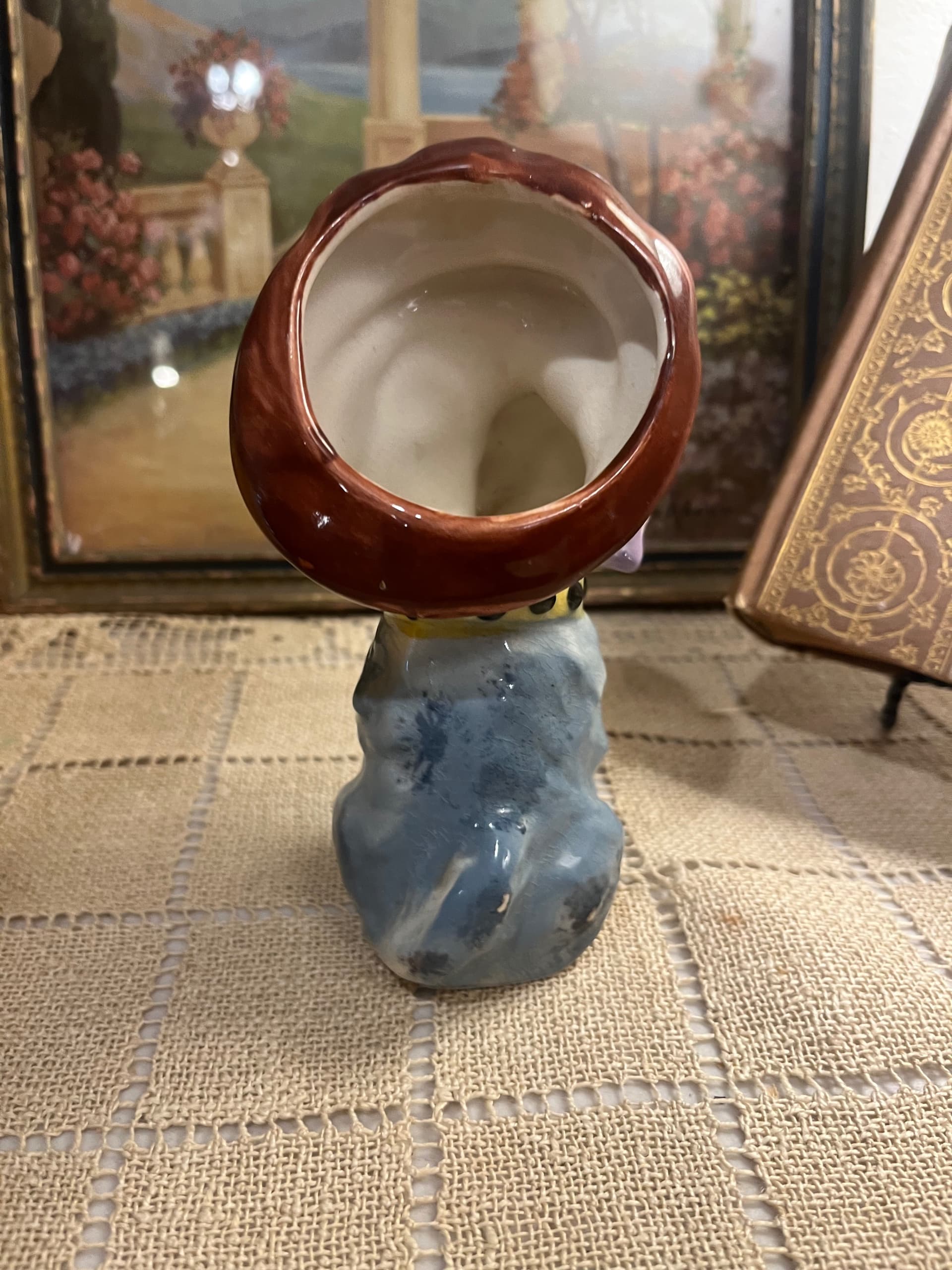 Vintage Ceramic Dog Figurine — Spaniel with Brown Hat & Lavender Flower, Mid-Century Novelty Décor - Regular - Thumbnail 5