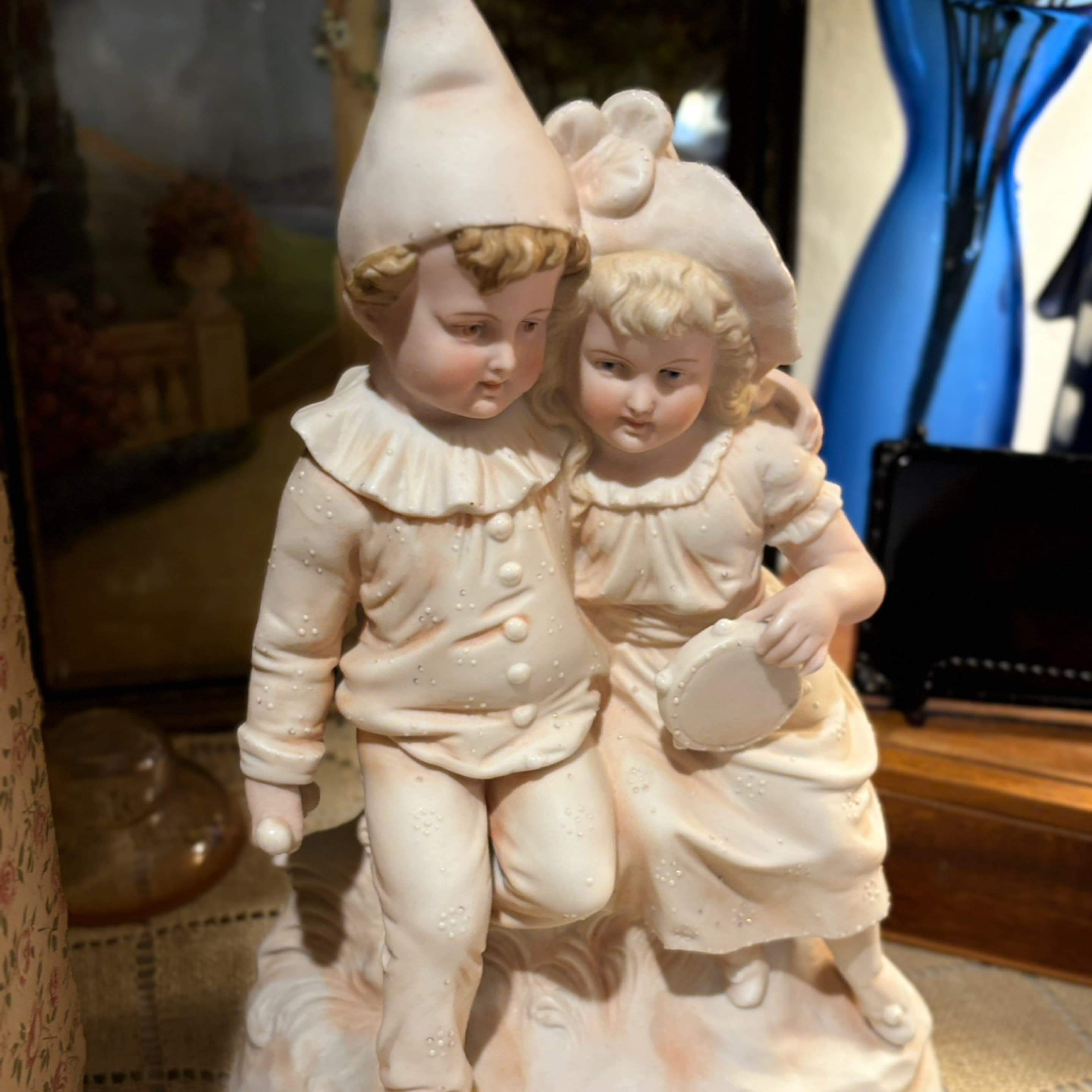 Royal Rudolstadt Porcelain Childen In Costume Statue 941 - Regular - Thumbnail 5