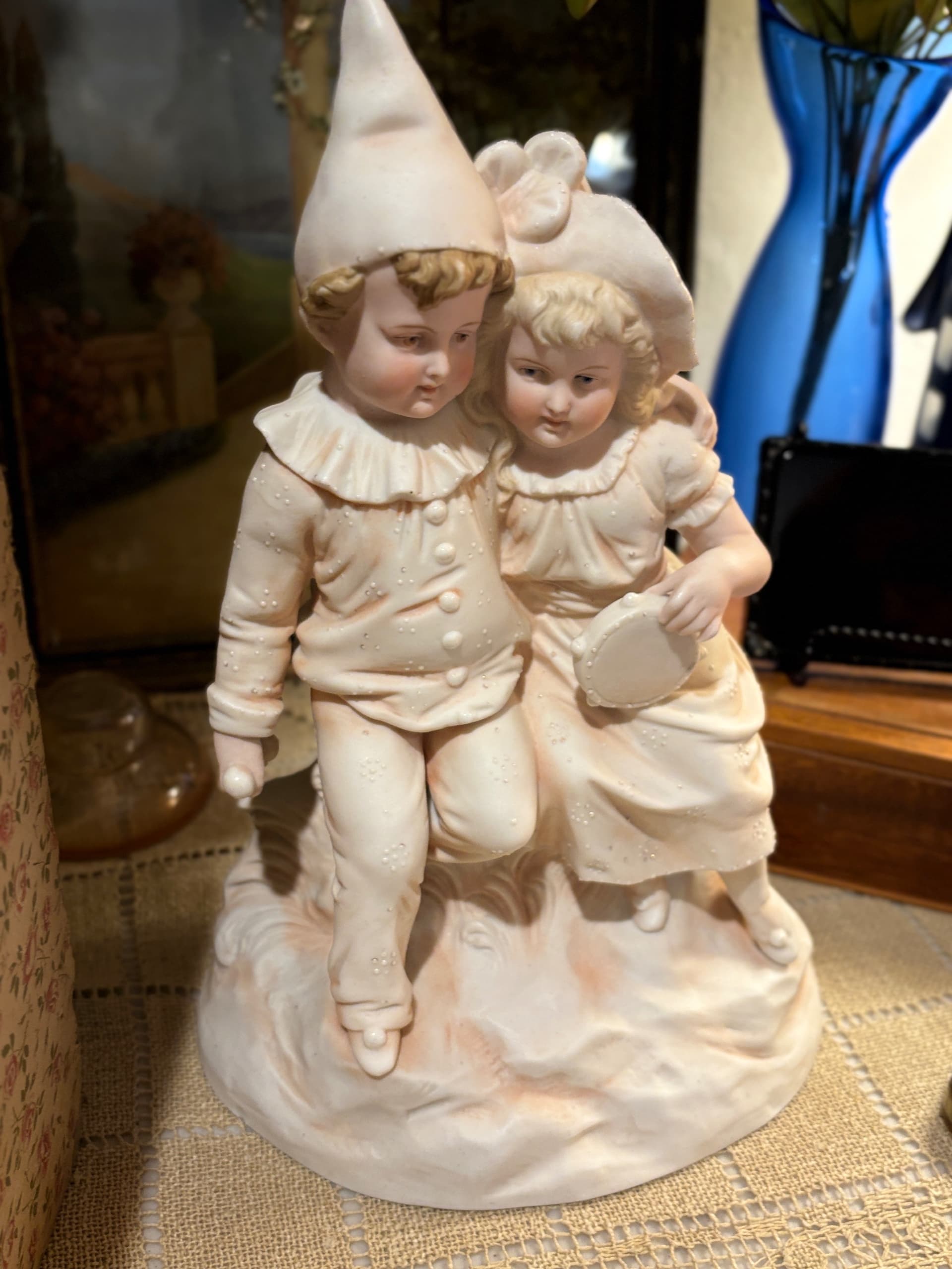 Royal Rudolstadt Porcelain Childen In Costume Statue 941 - Regular - Thumbnail 9