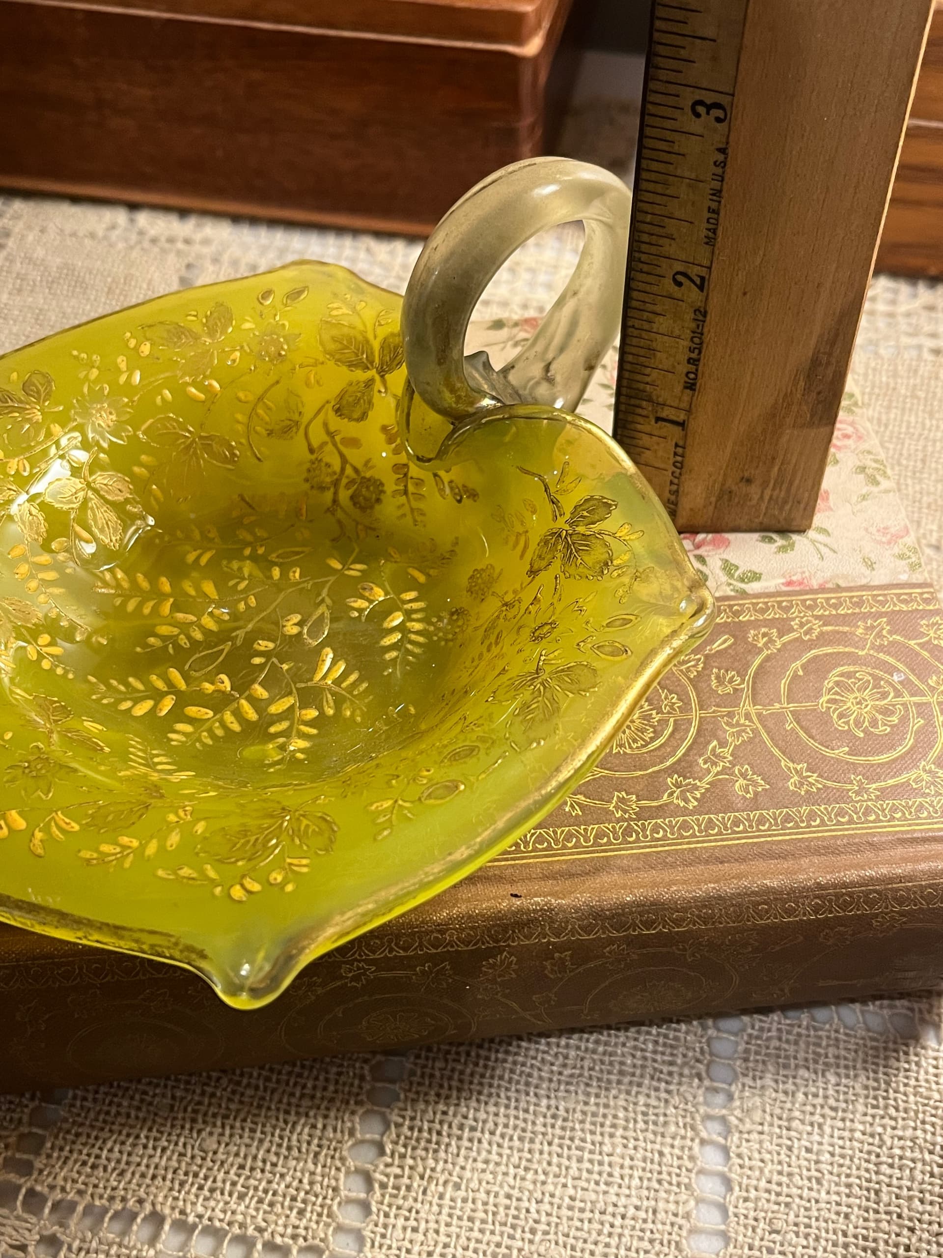 Yellow Leaf Dish [1239] - Regular - Thumbnail 4