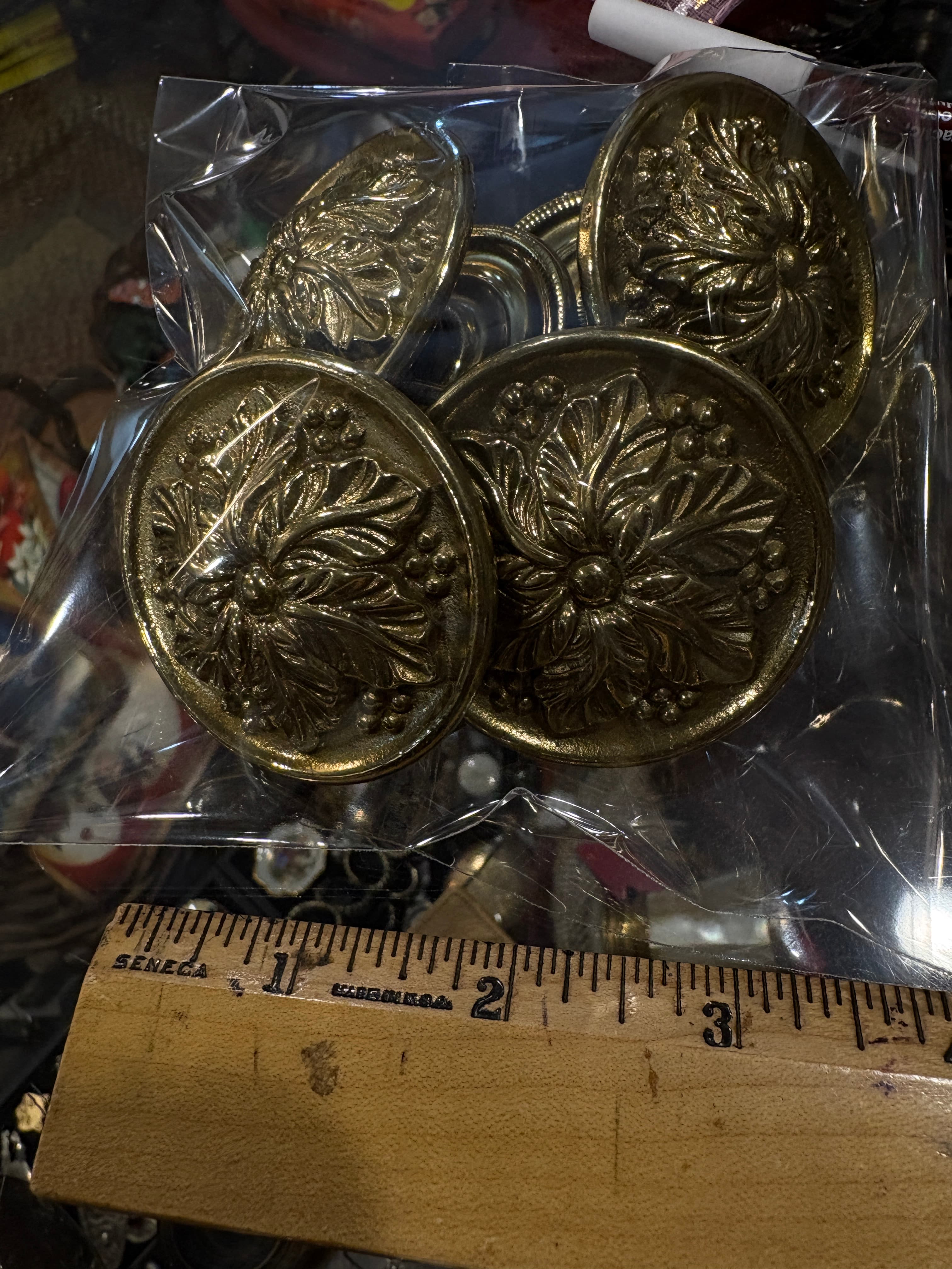 4 Ornate Brass Knobs - Regular - Thumbnail 2