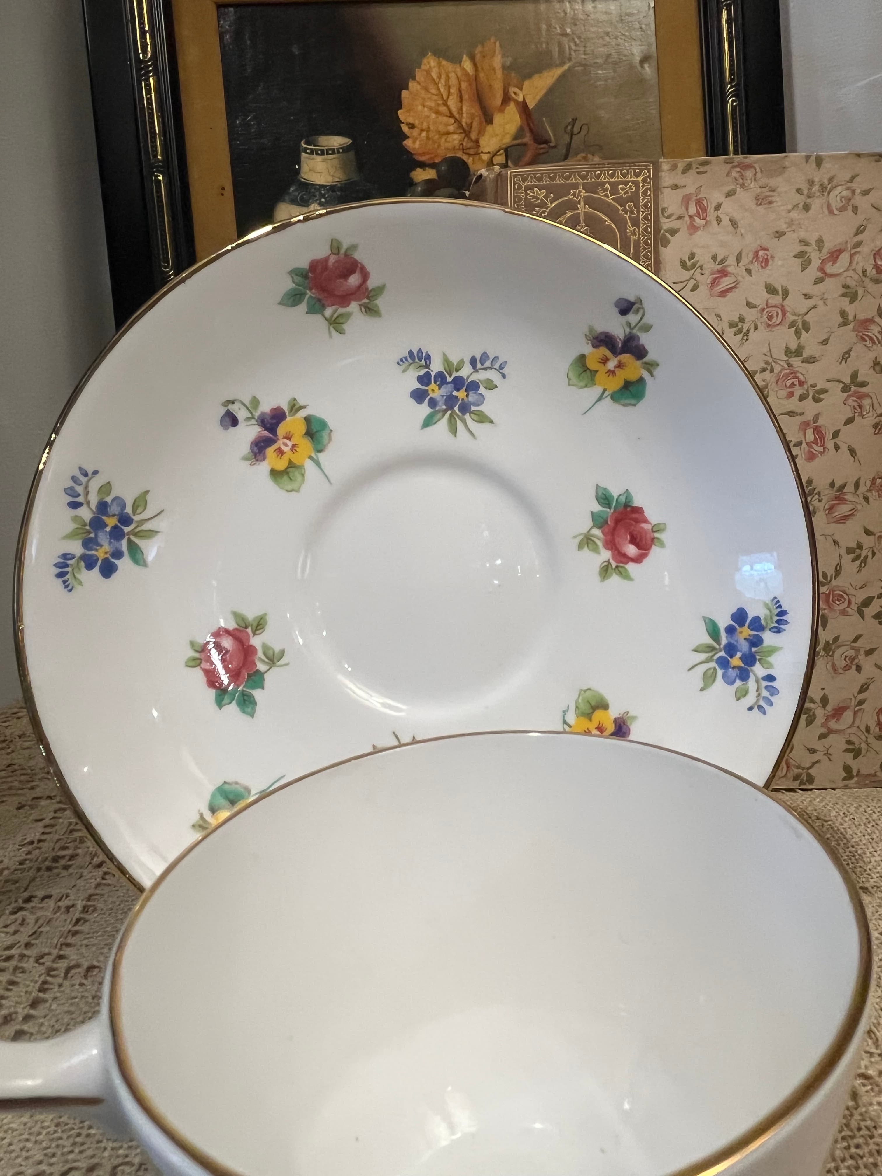 Staffordshire White Floral Teacup and Saucer - Regular - Thumbnail 4