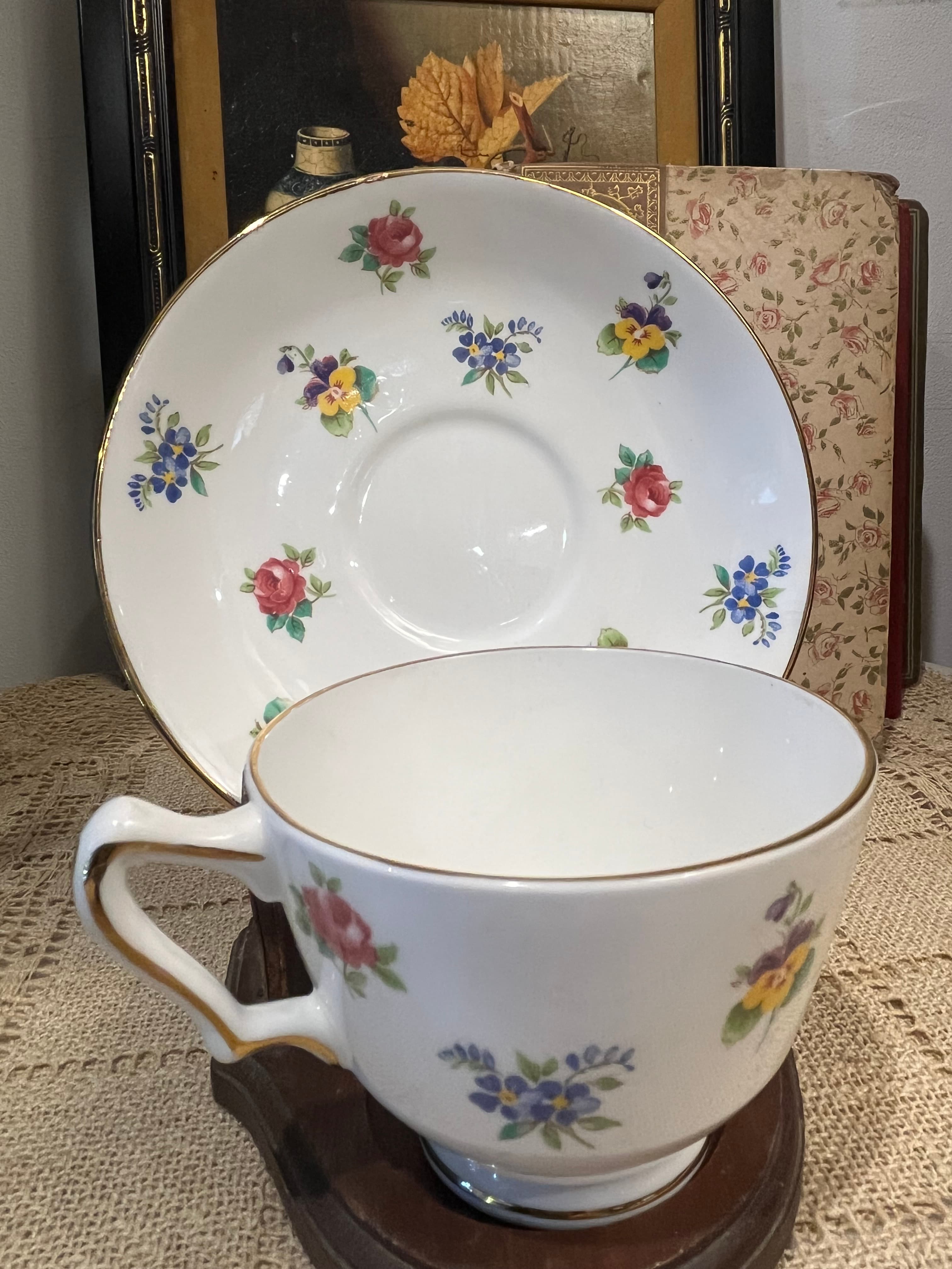 Staffordshire White Floral Teacup and Saucer - Regular - Thumbnail 3