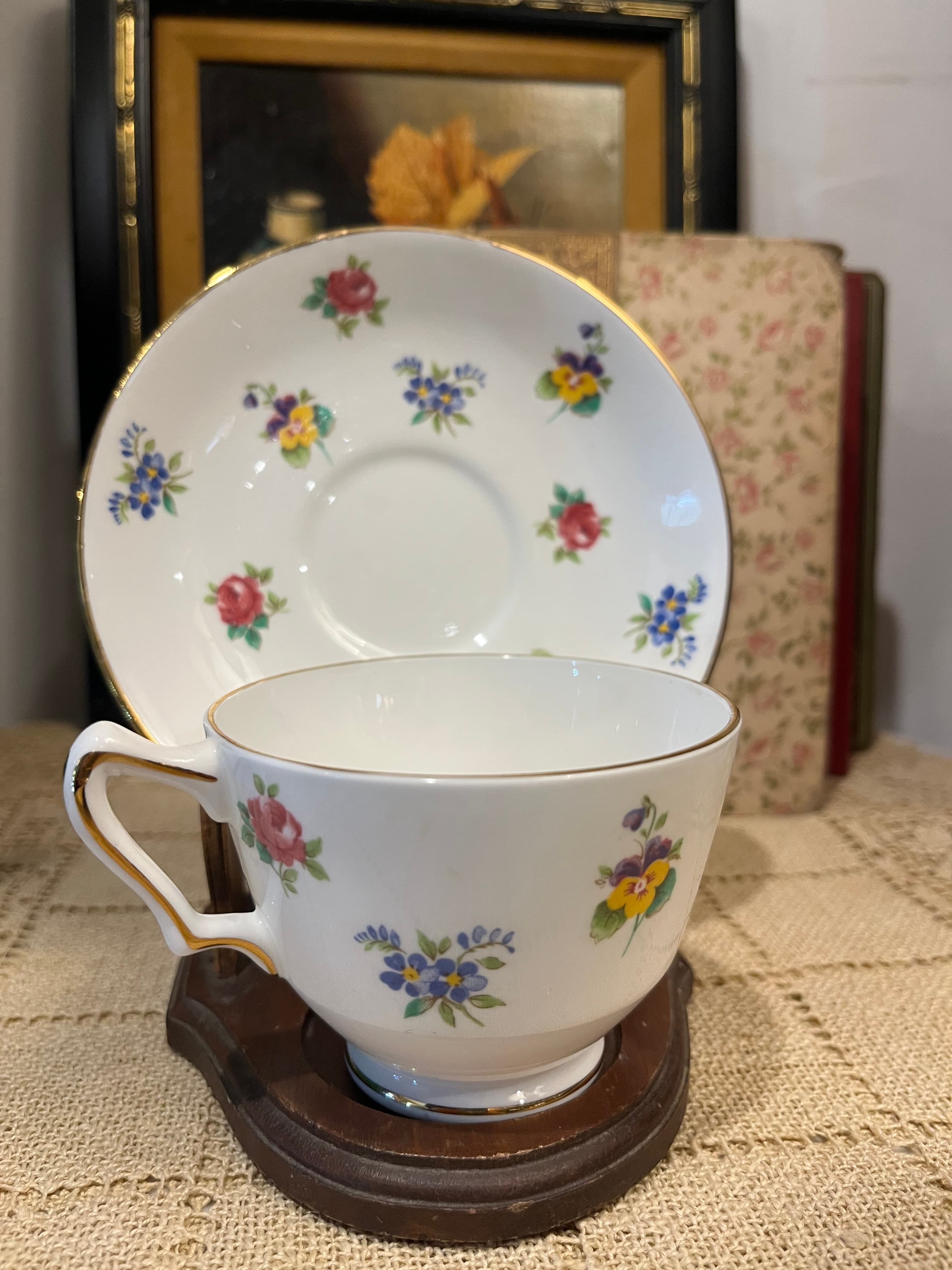 Staffordshire White Floral Teacup and Saucer - Regular - Thumbnail 2