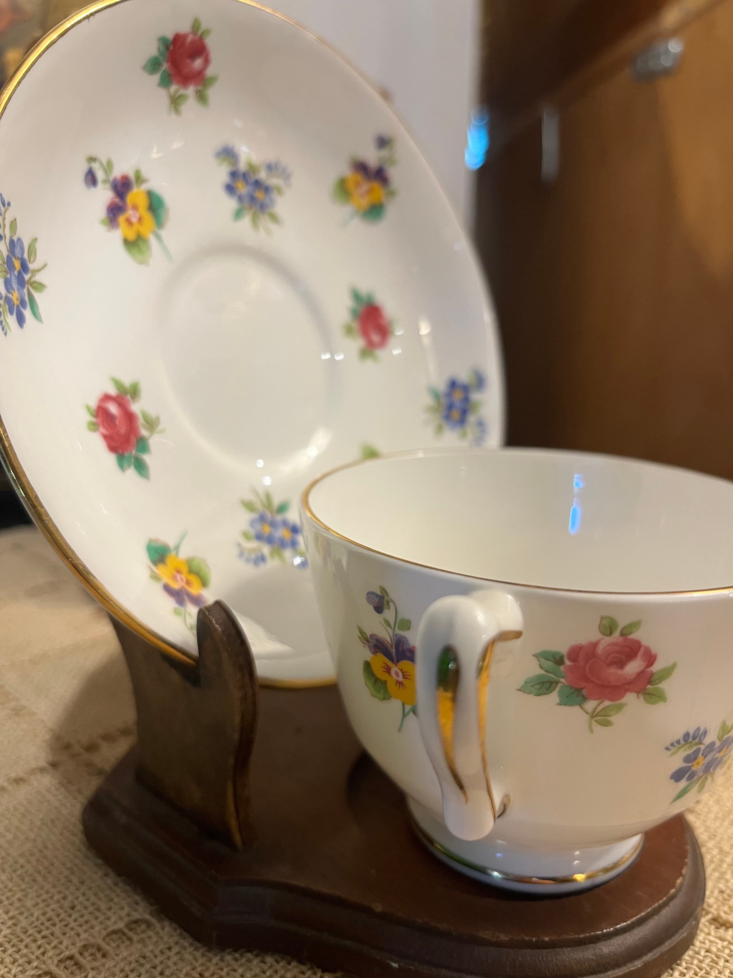 Staffordshire White Floral Teacup and Saucer - Regular - Thumbnail 5