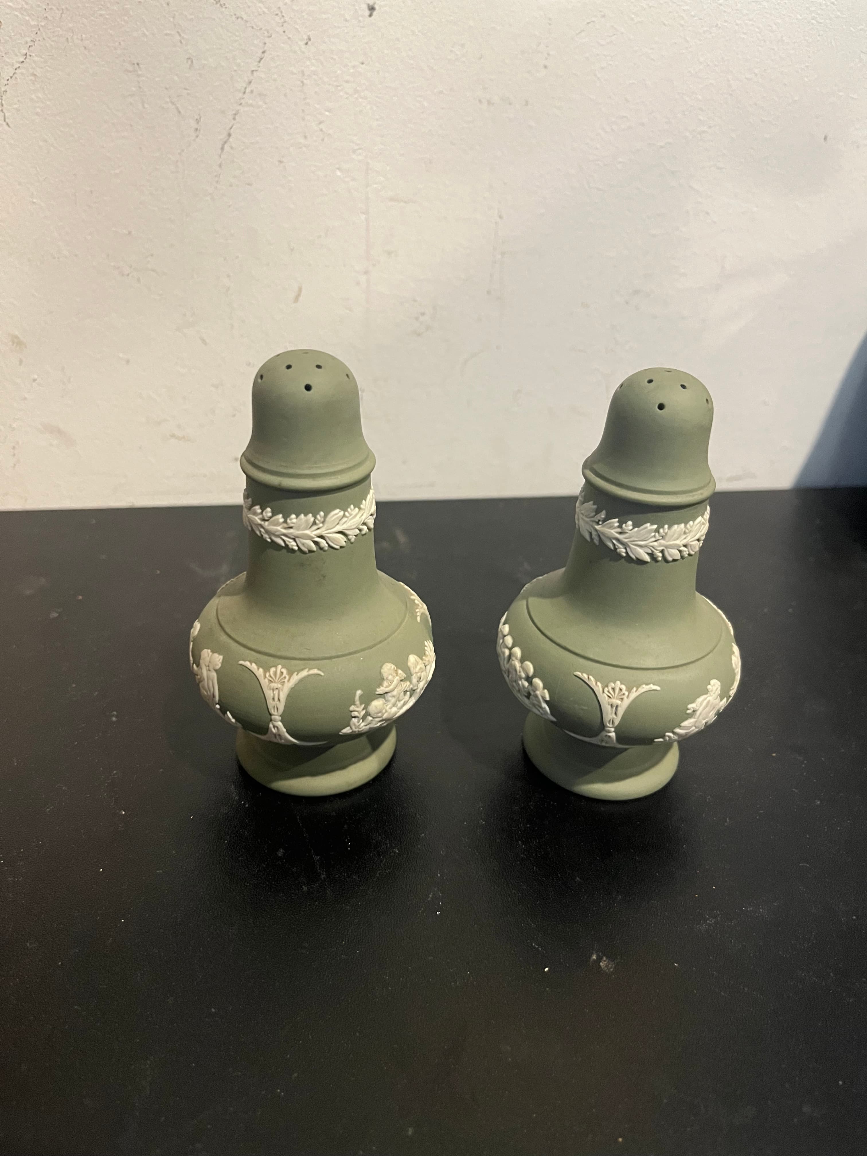 Wedgwood Jasperware Salt and Pepper Shakers - Regular - Thumbnail 4
