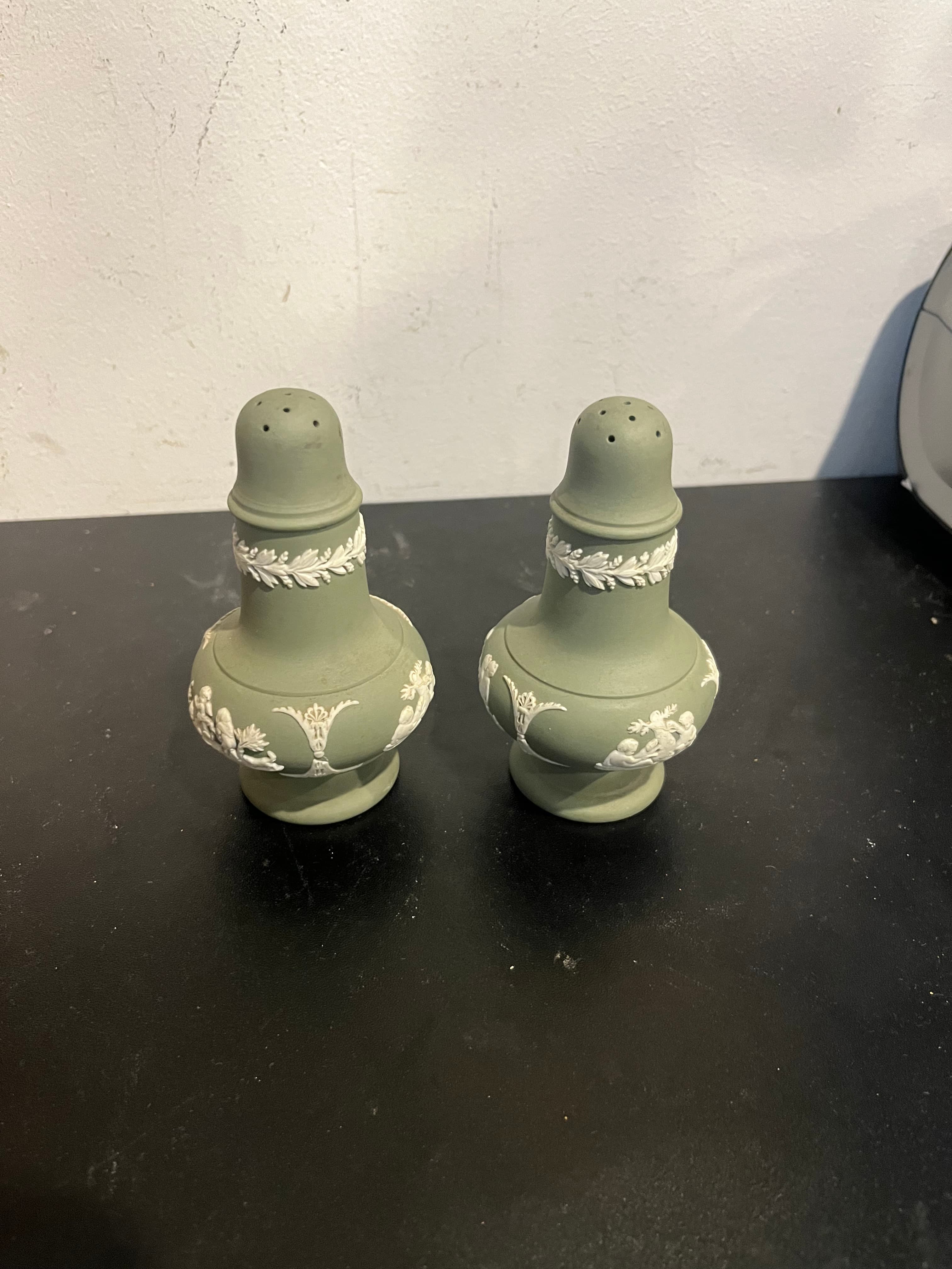 Wedgwood Jasperware Salt and Pepper Shakers - Regular - Thumbnail 5