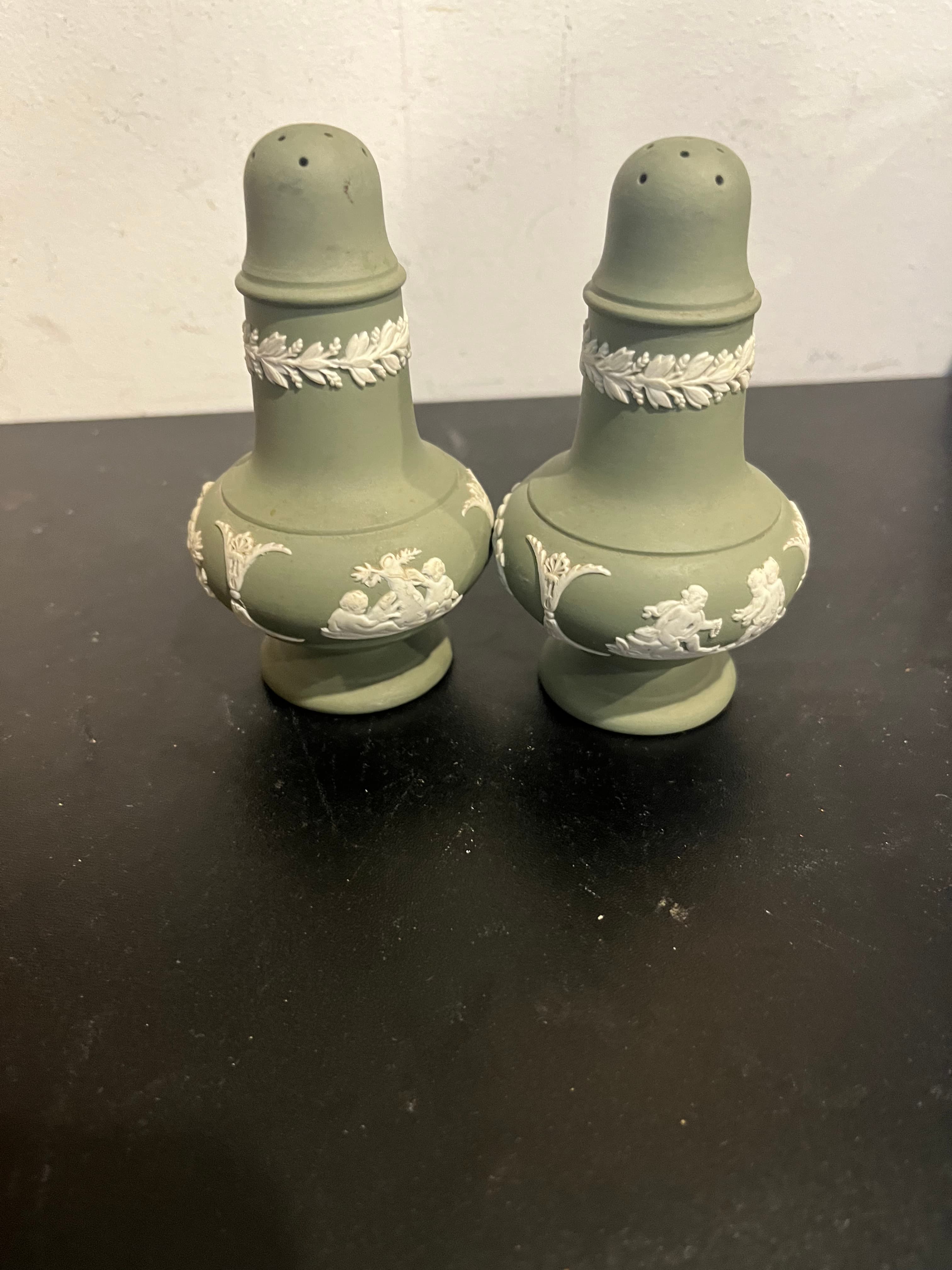 Wedgwood Jasperware Salt and Pepper Shakers - Regular - Thumbnail 3