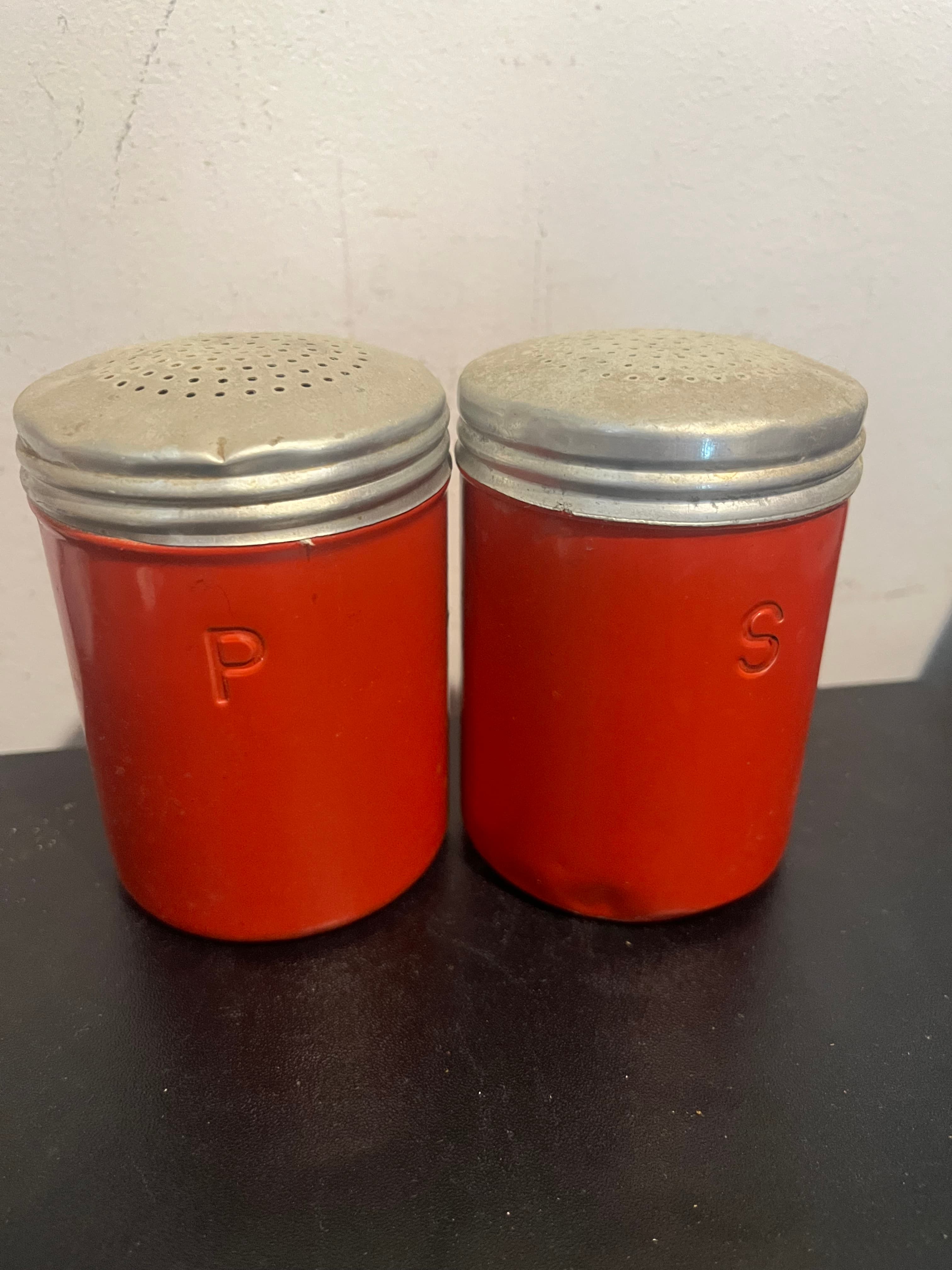 Red enamel aluminum Salt & Pepper - Regular - Thumbnail 2