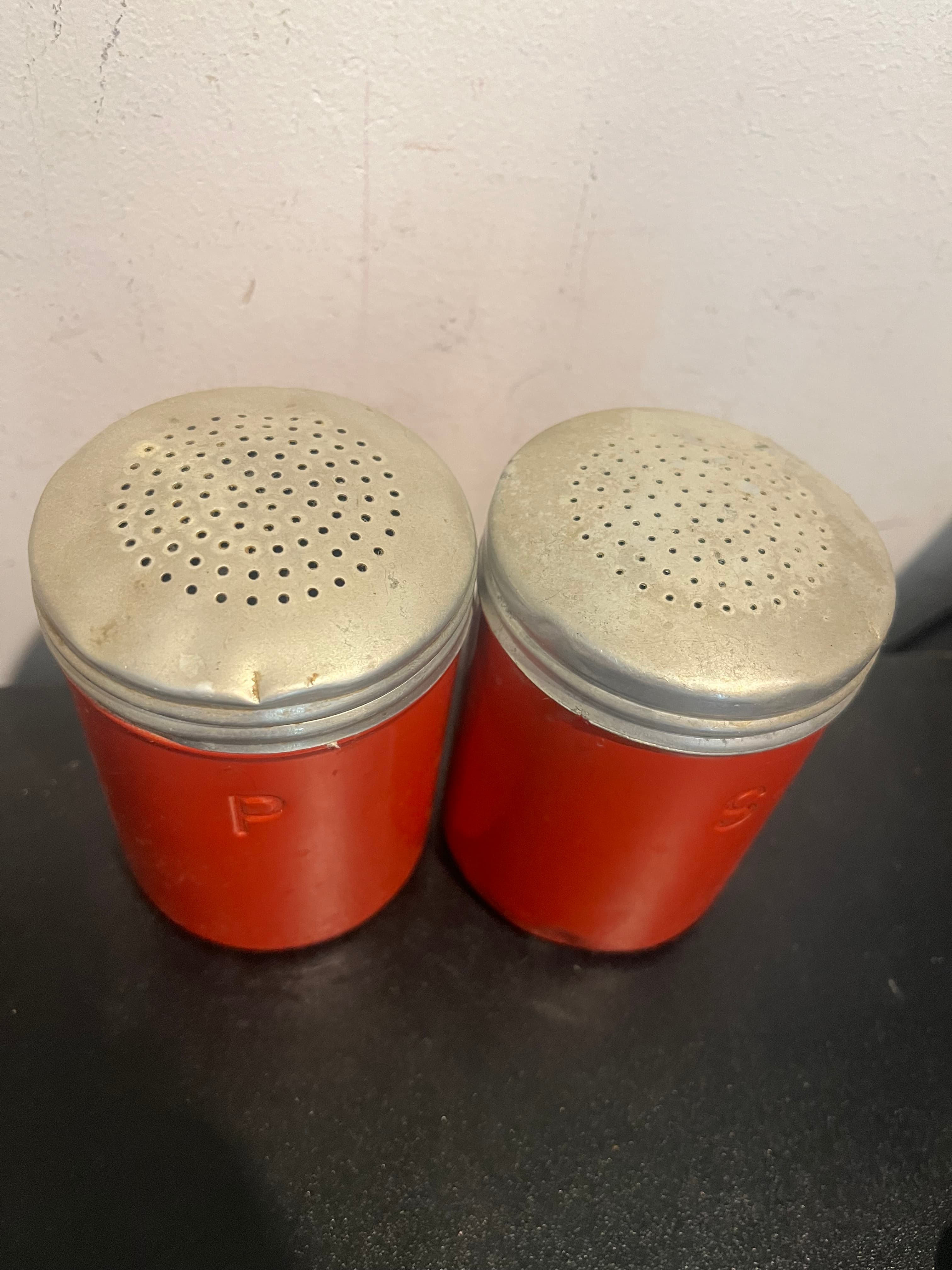 Red enamel aluminum Salt & Pepper - Regular - Thumbnail 4