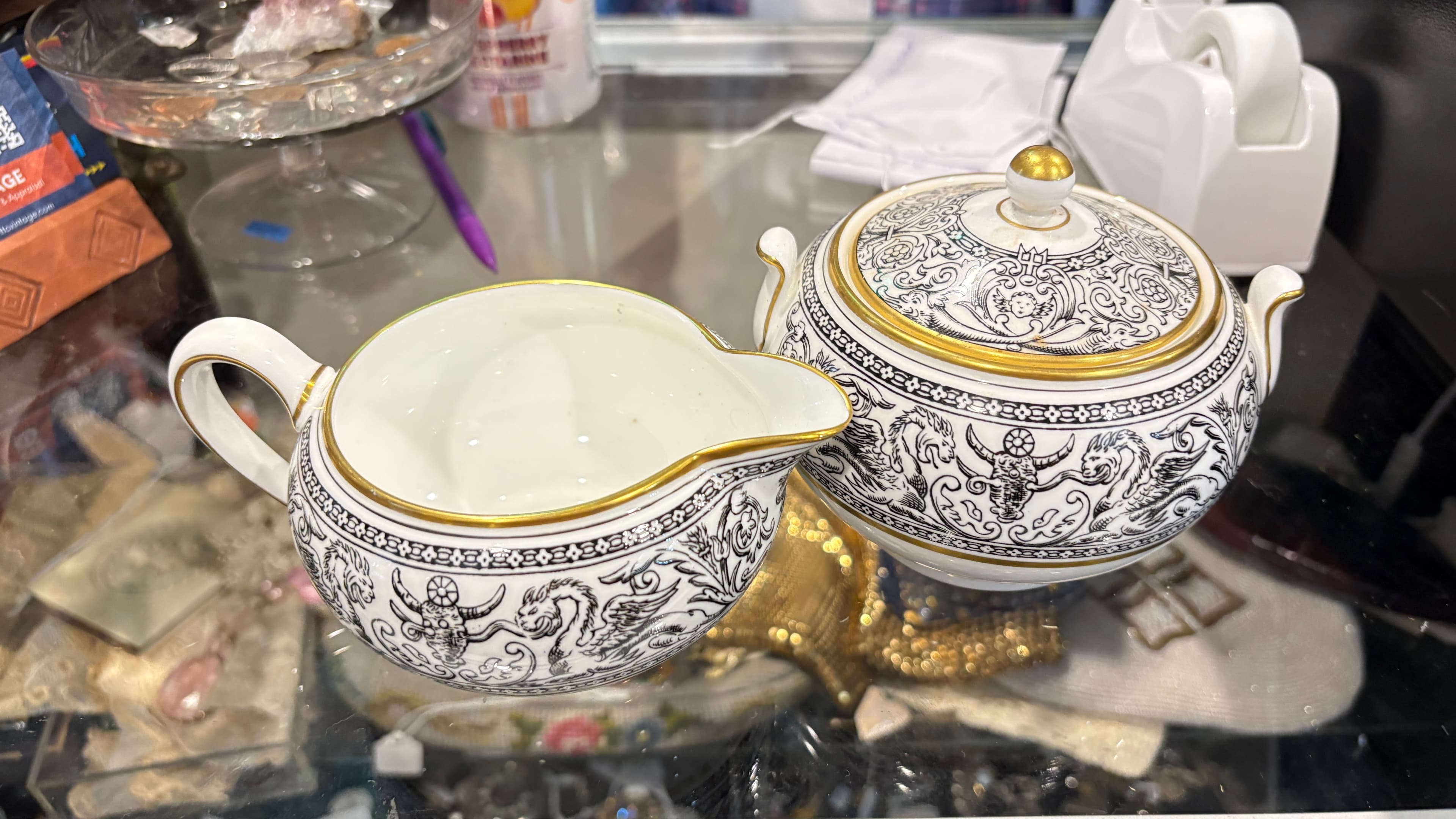 Wedgwood Florentine Sugar Bowl and Creamer - Regular - Thumbnail 3