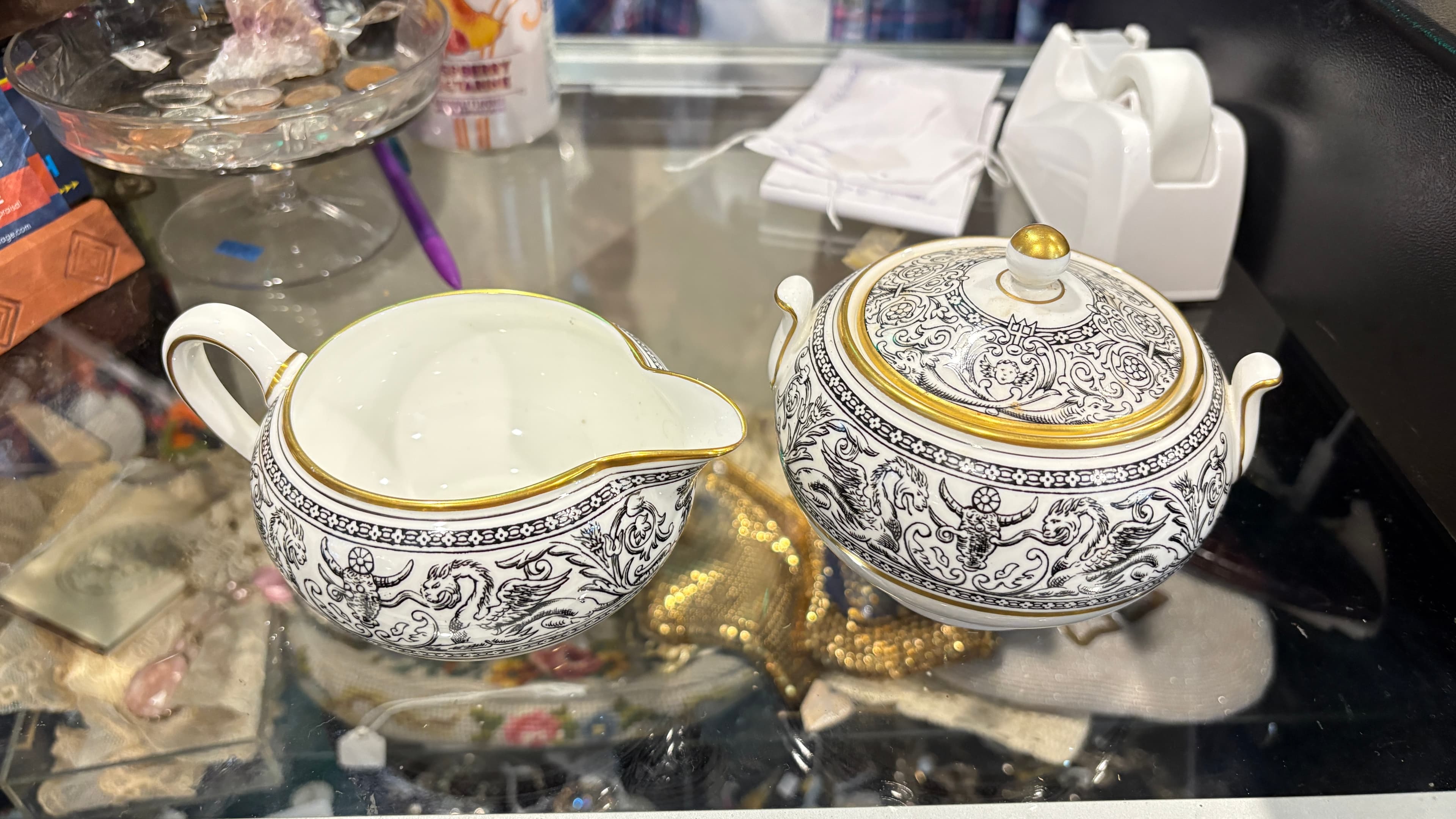 Wedgwood Florentine Sugar Bowl and Creamer - Regular - Thumbnail 2