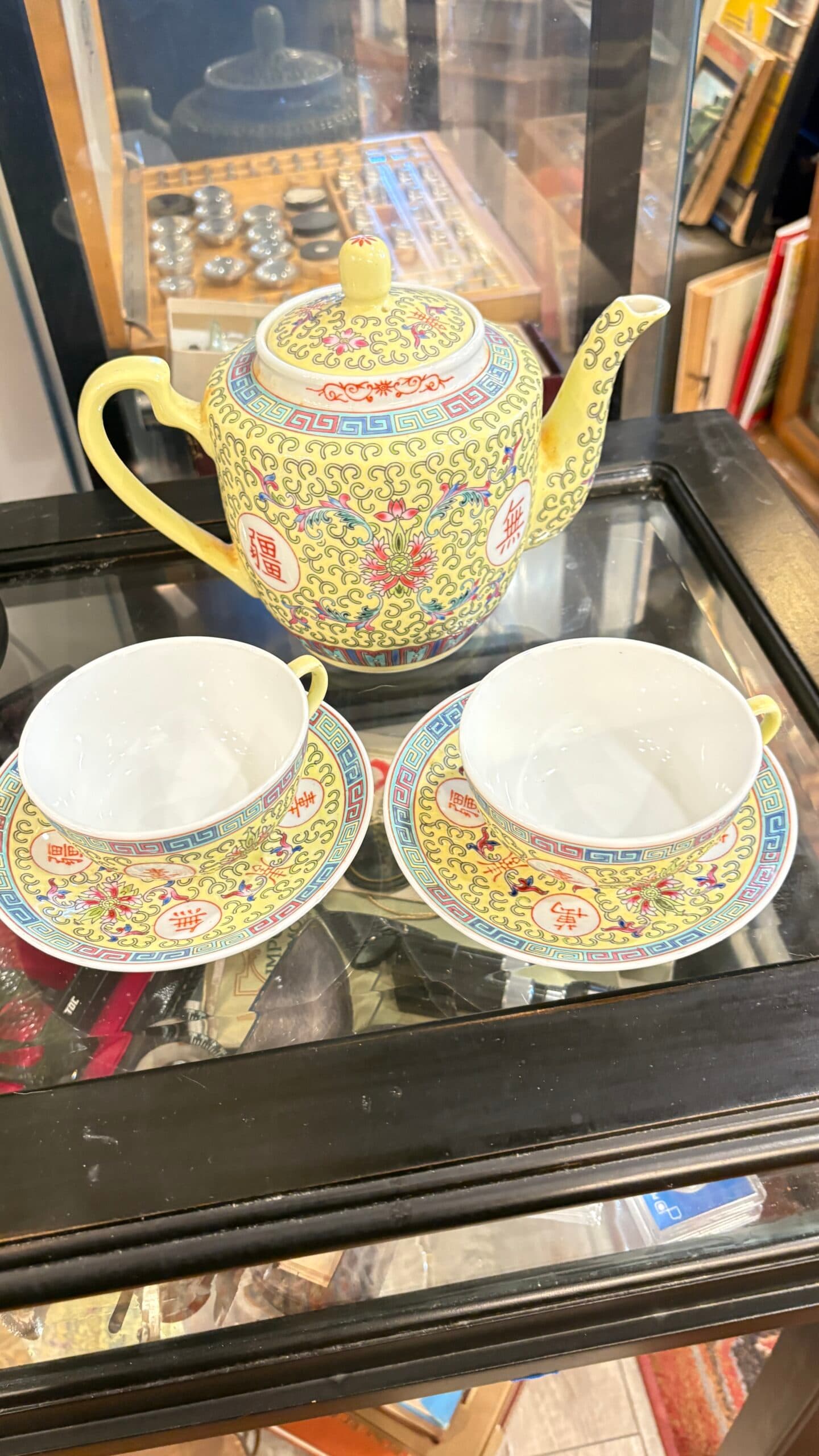 Famille Jaune Teapot and two Teacup/Saucers - Regular - Thumbnail 2
