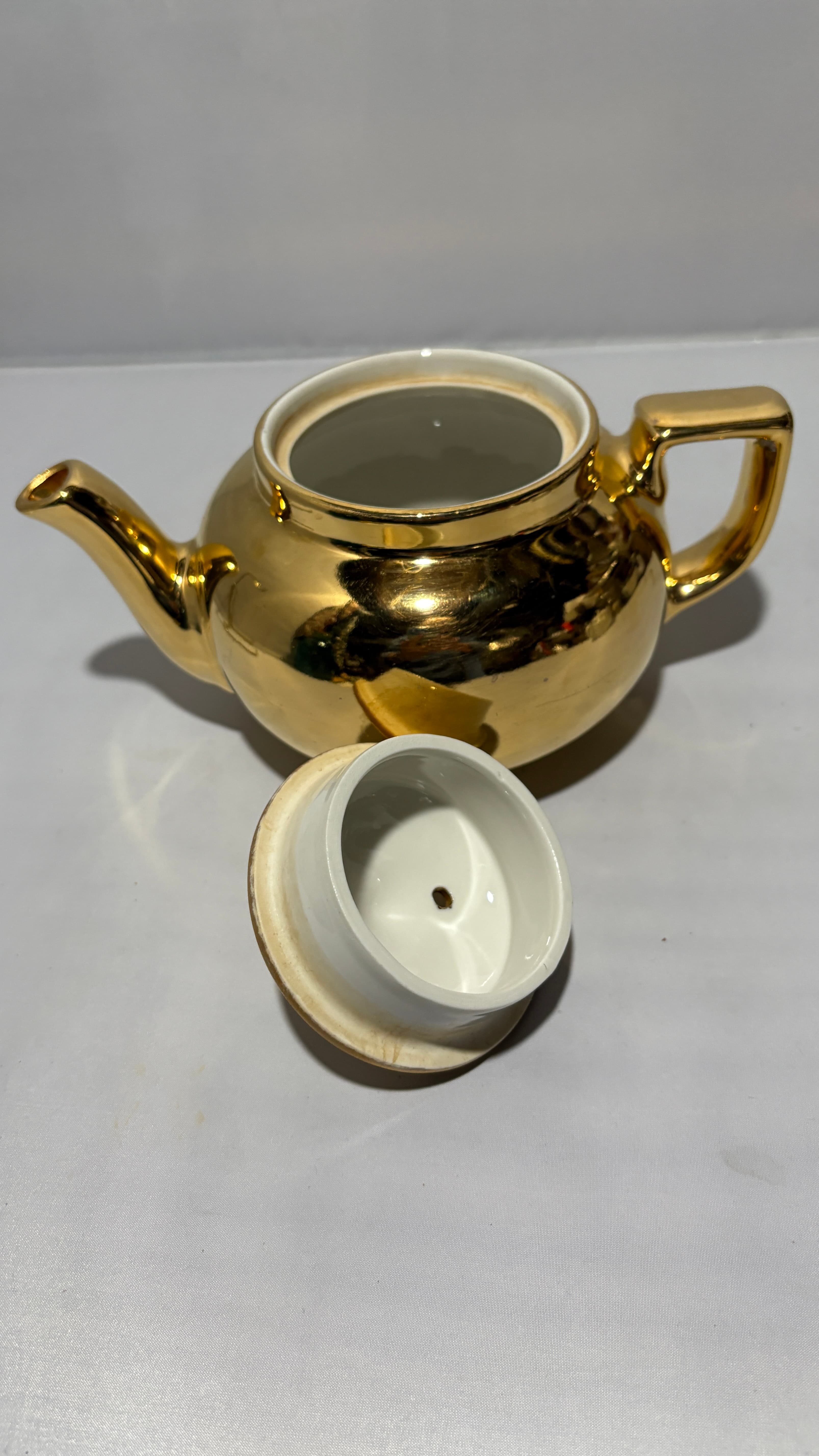 Hall China Teapot “Golden Glo” 22K Gilt Luster Teapot | 4–6 Cup | Mid-Century American Art Pottery - Regular - Thumbnail 4
