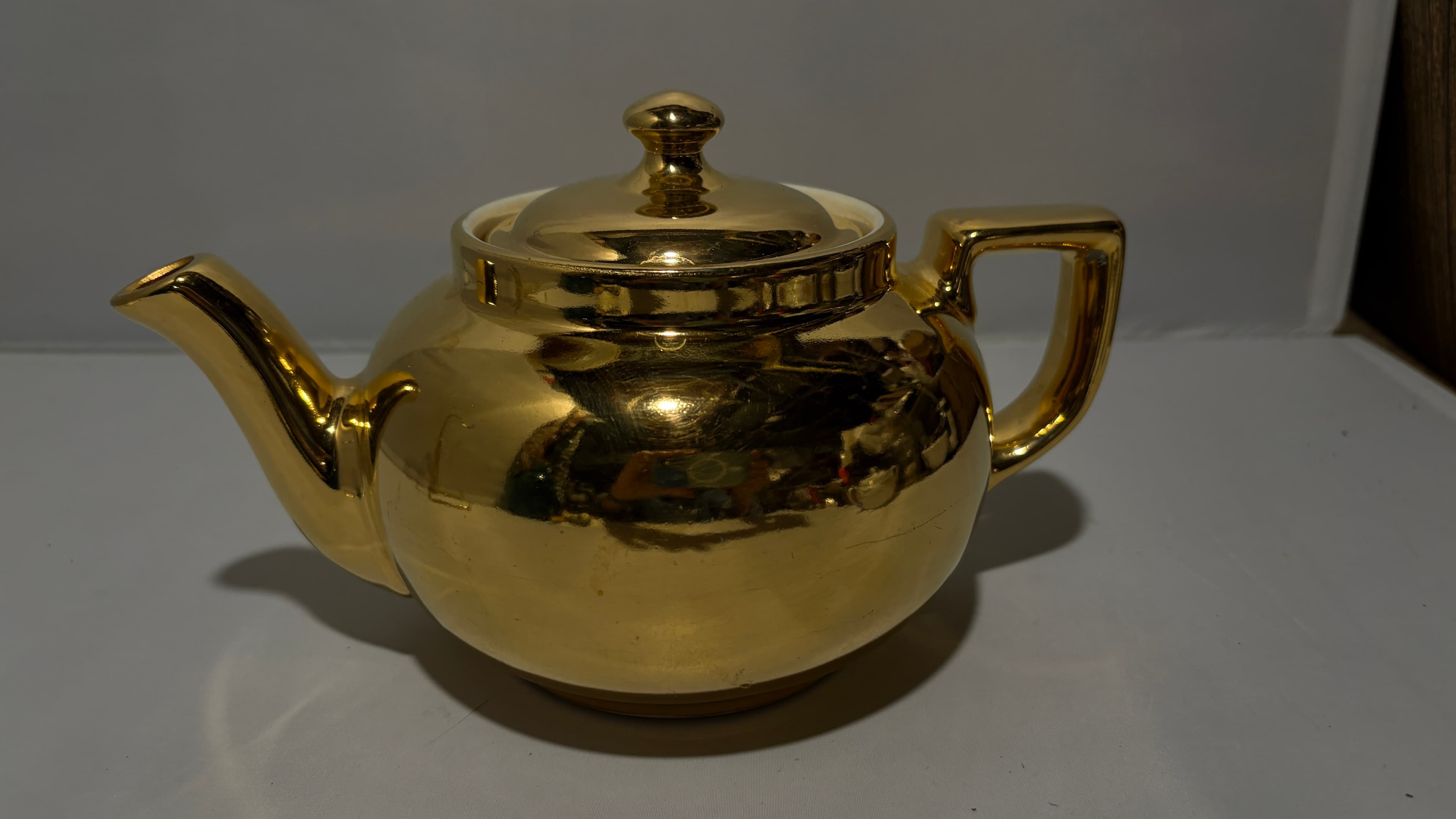 Hall China Teapot “Golden Glo” 22K Gilt Luster Teapot | 4–6 Cup | Mid-Century American Art Pottery - Regular - Thumbnail 3