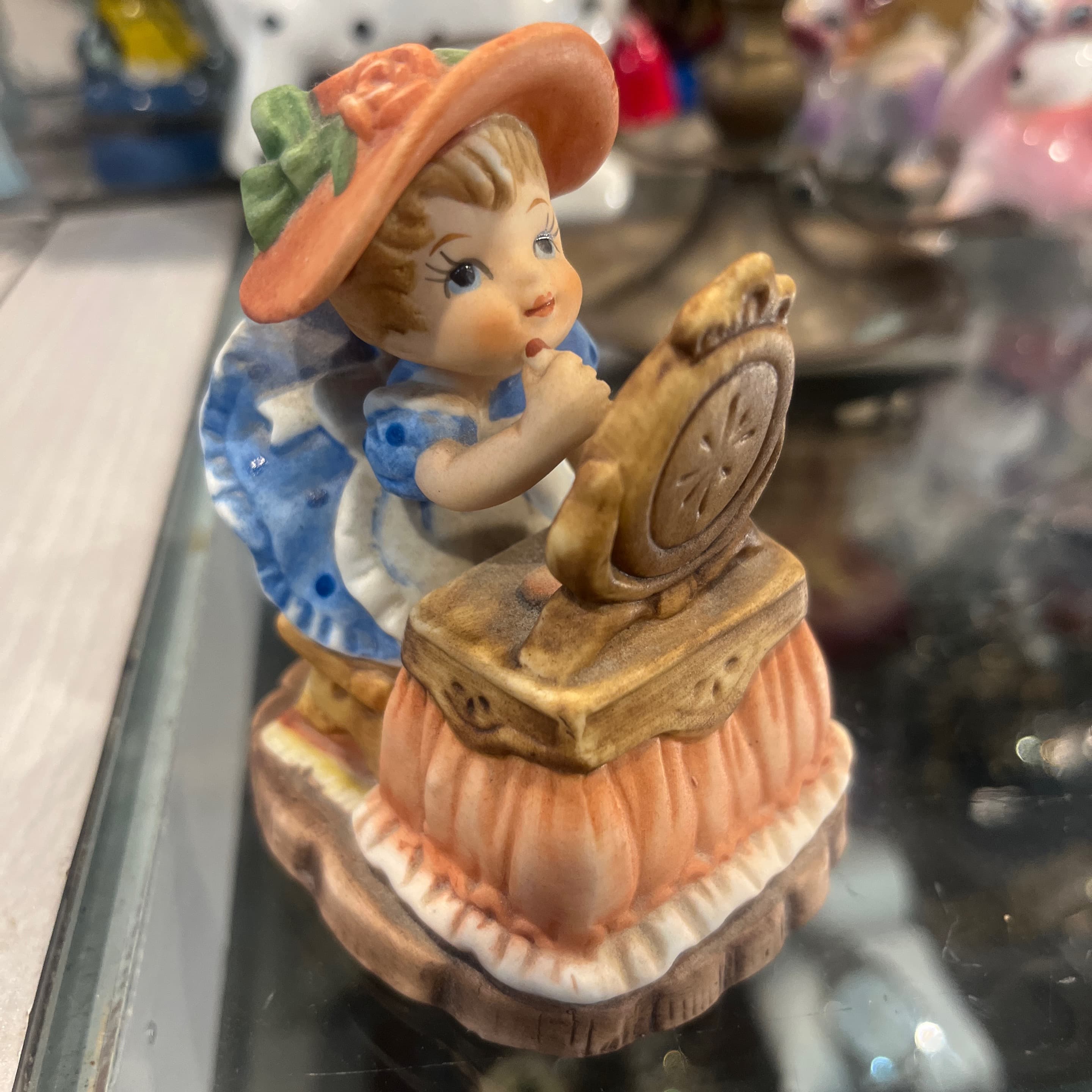 Lefton Figurine Girl Putting on Makeup - Regular - Thumbnail 3