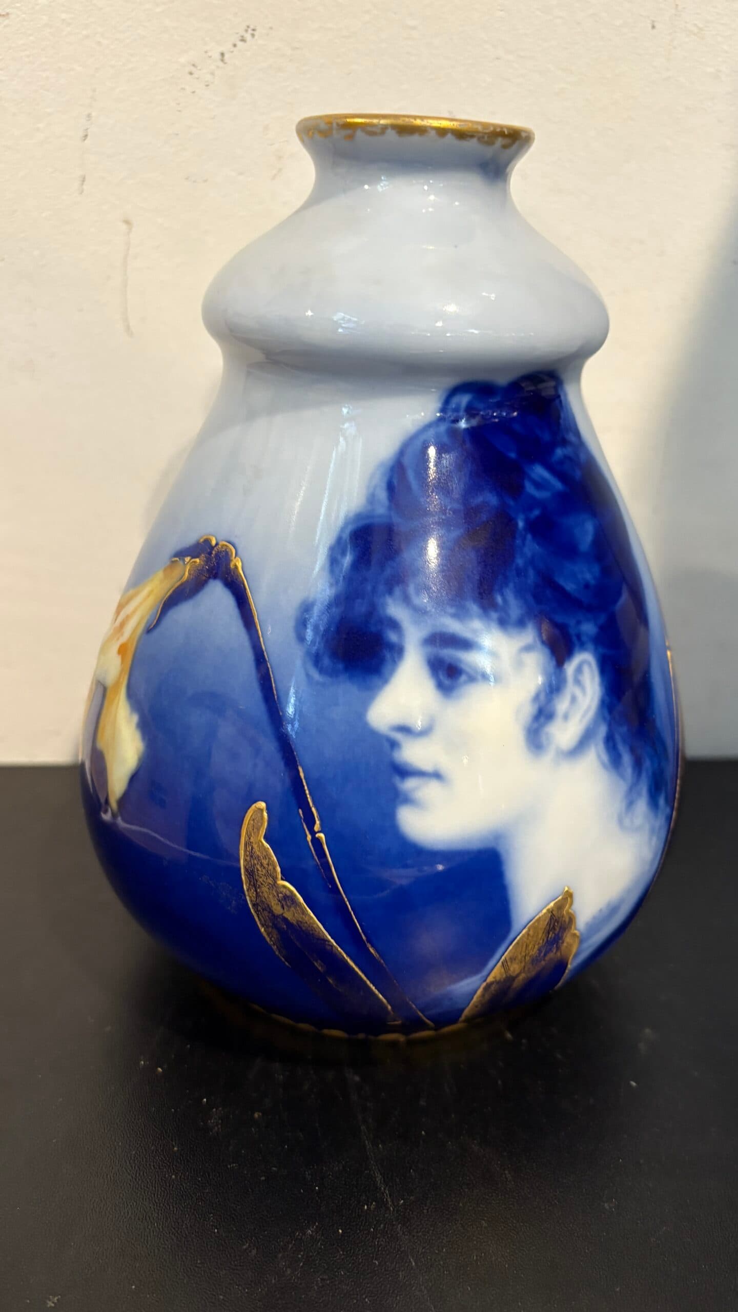 Austrian Vienna - Portrait Vase circa 1900 - Regular