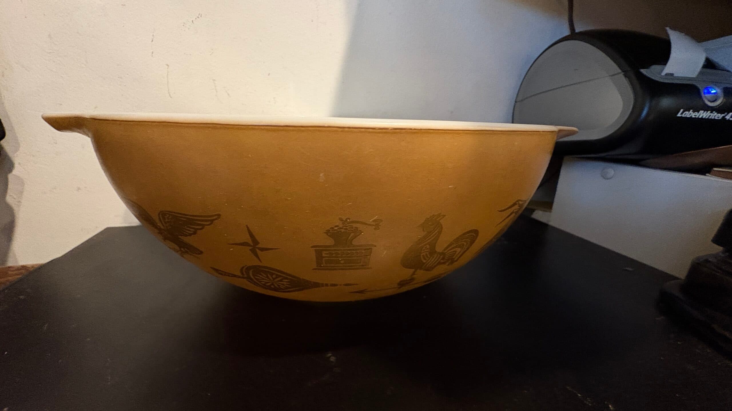 AS IS Pyrex 4 Qt Cinderella Bowl - Regular - Thumbnail 2
