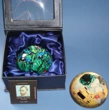 Bird in Clouds l'Oiseau de Ciel Art Glass Paperweight by Magritte - Regular - Thumbnail 2