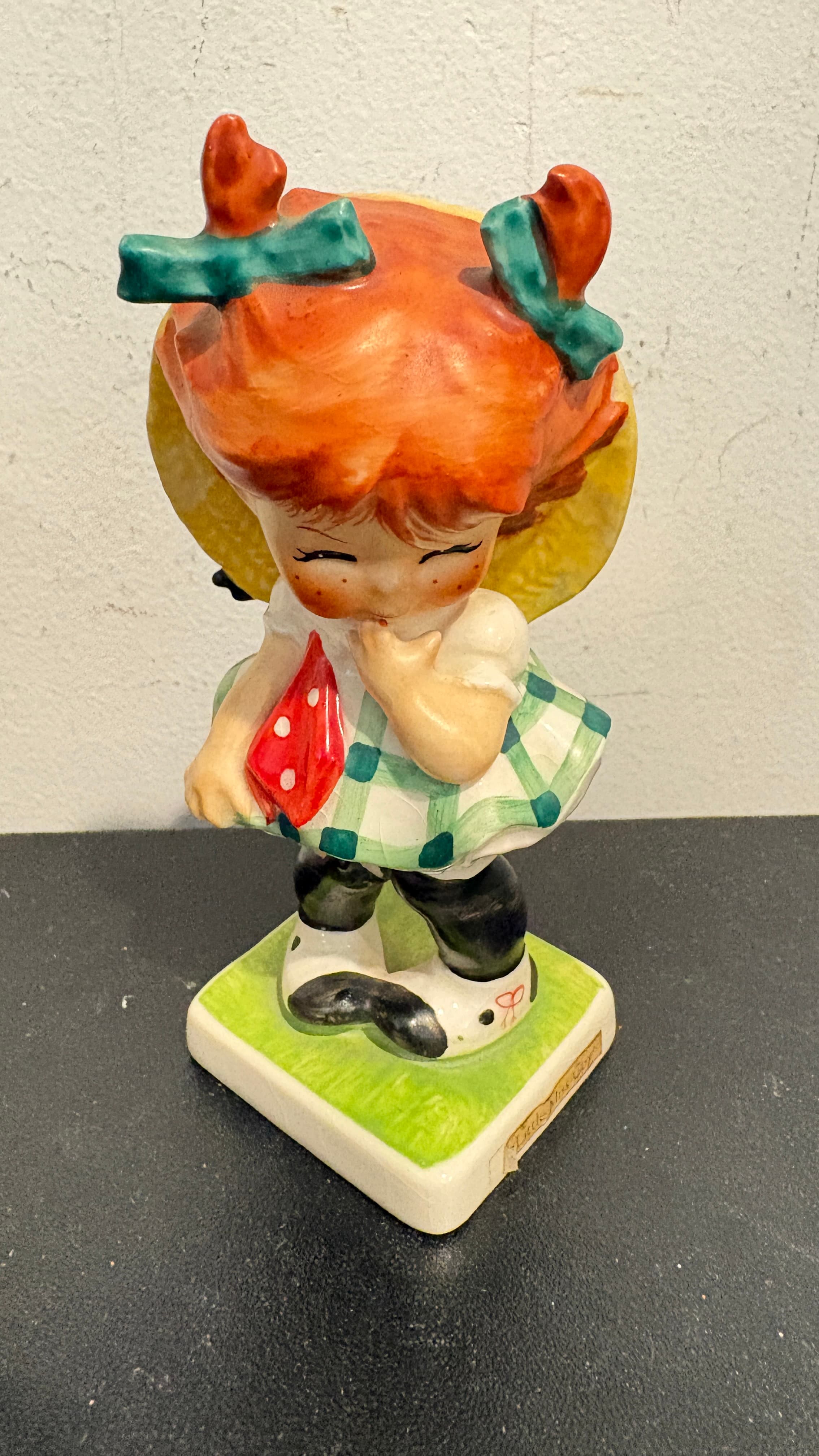 Goebel Little Miss Coy Red Head - Regular - Thumbnail 2
