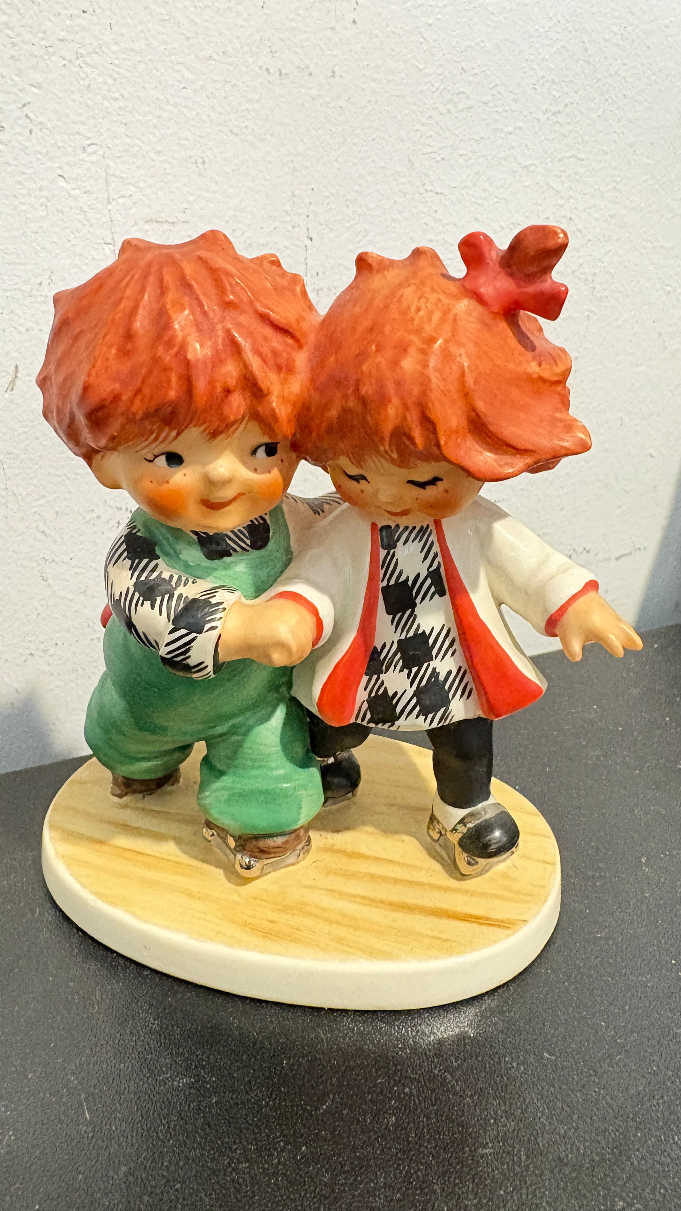 Goebel Redhead Roller Skating - Regular - Thumbnail 2