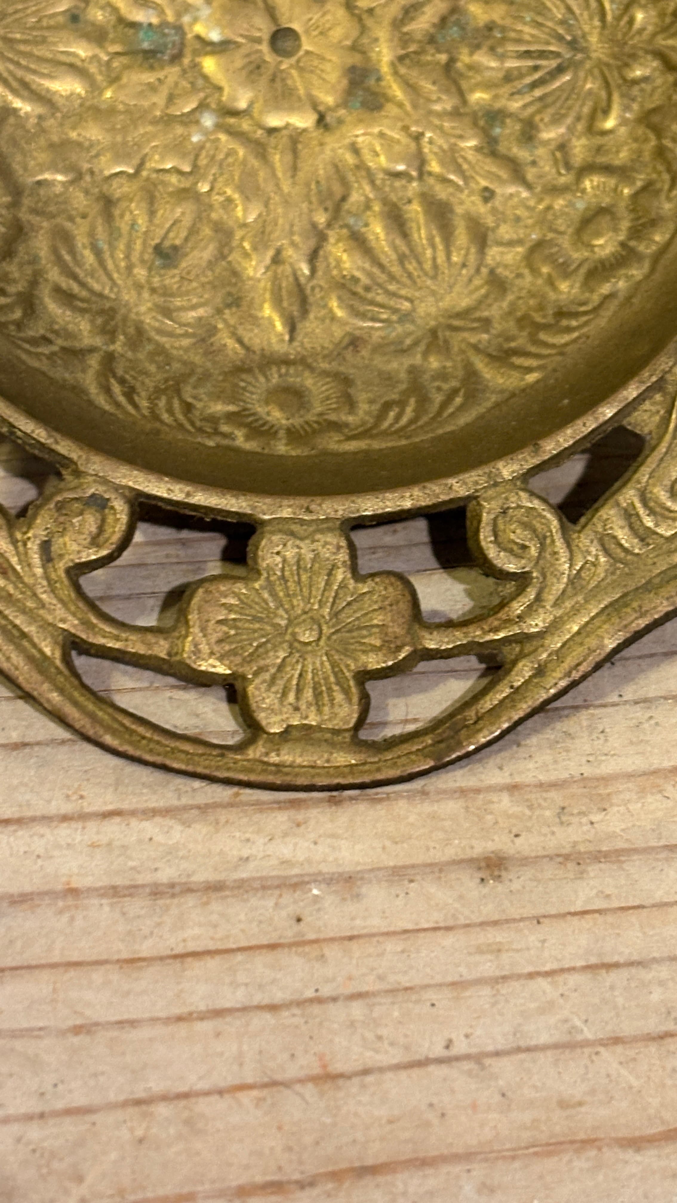 Vintage Ornate Brass Ashtray - Regular - Thumbnail 3
