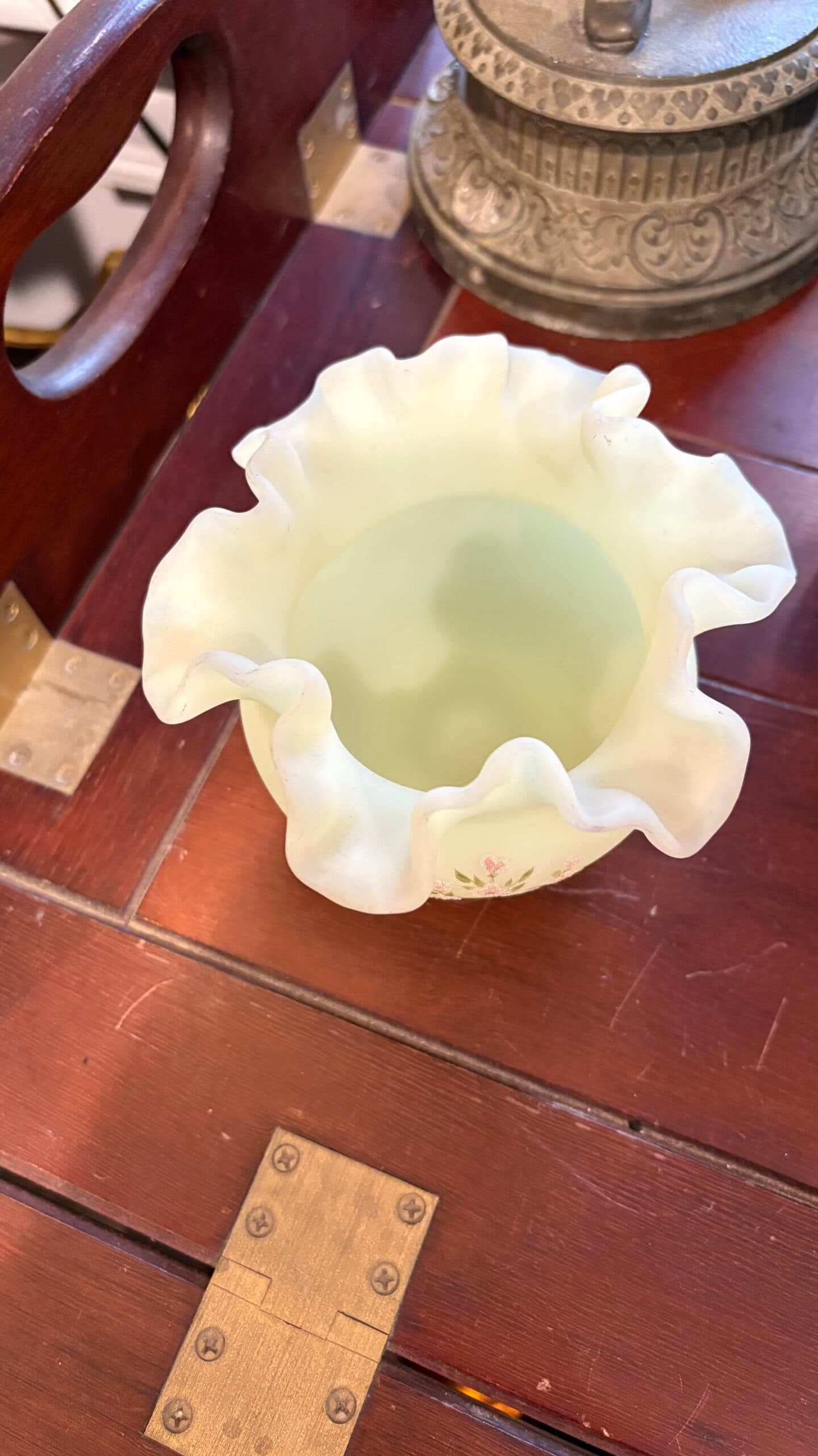 Fenton Custard Satan Rose Bowl - Regular - Thumbnail 5