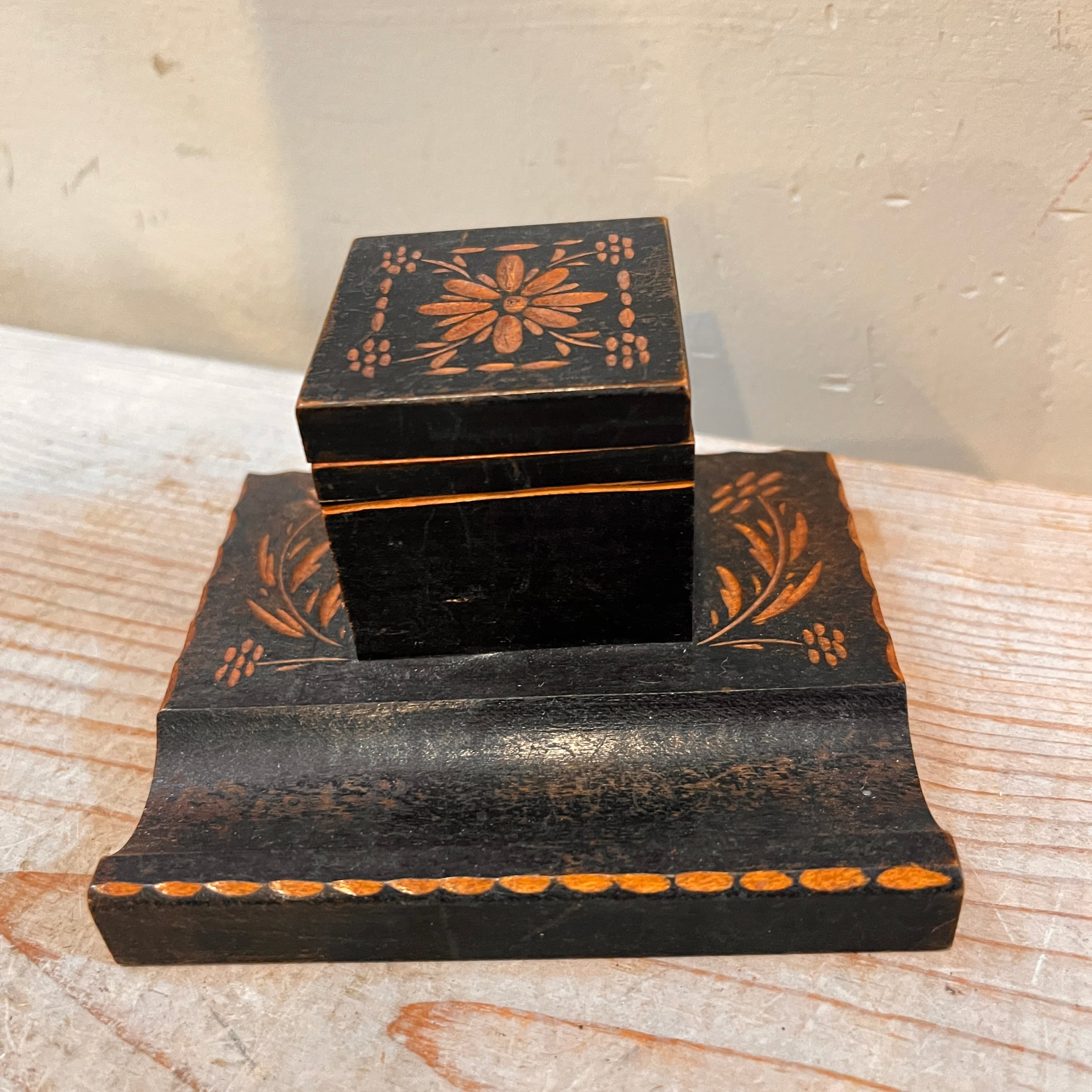 VIntage Carved Inkwell without insert - Regular - Thumbnail 7