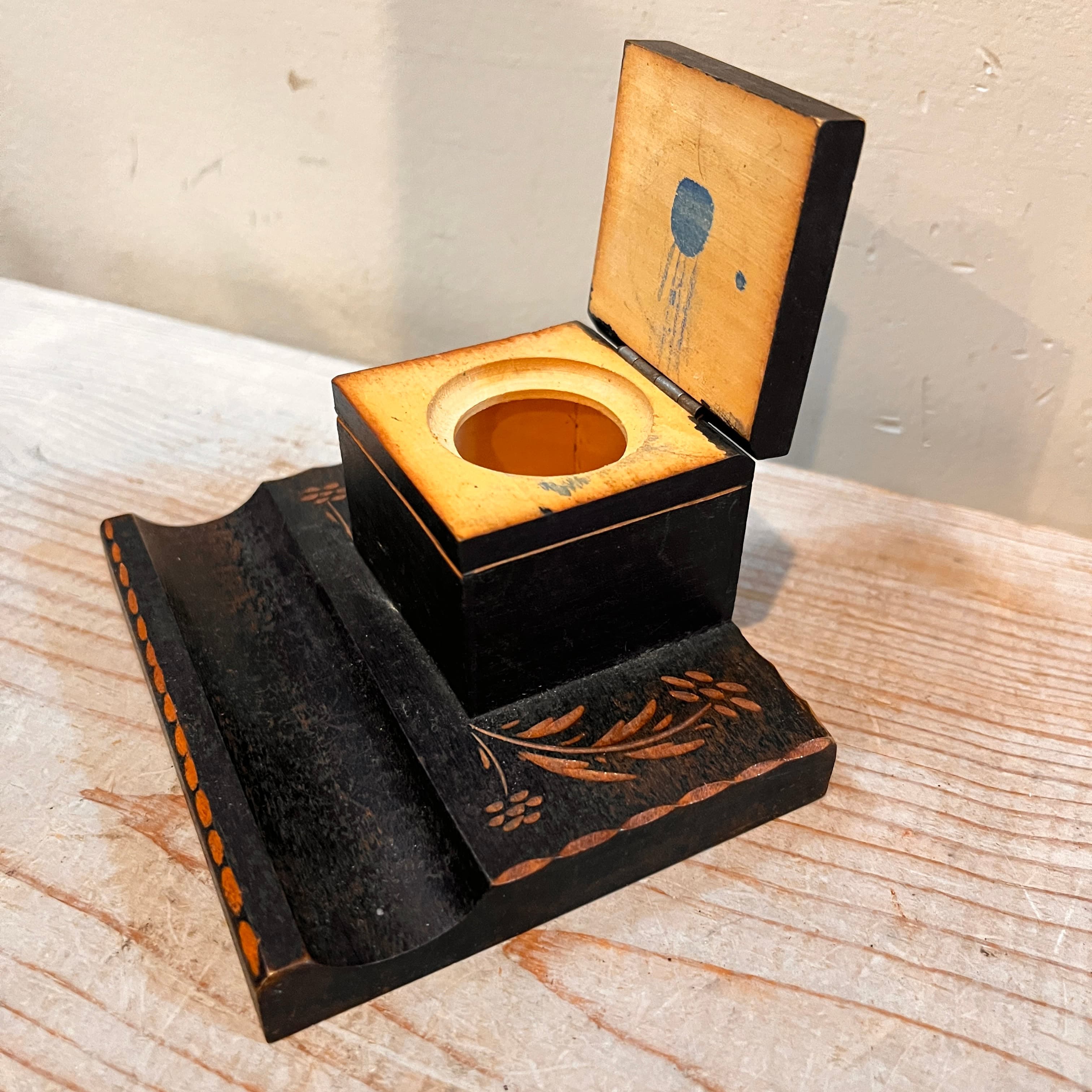 VIntage Carved Inkwell without insert - Regular - Thumbnail 3