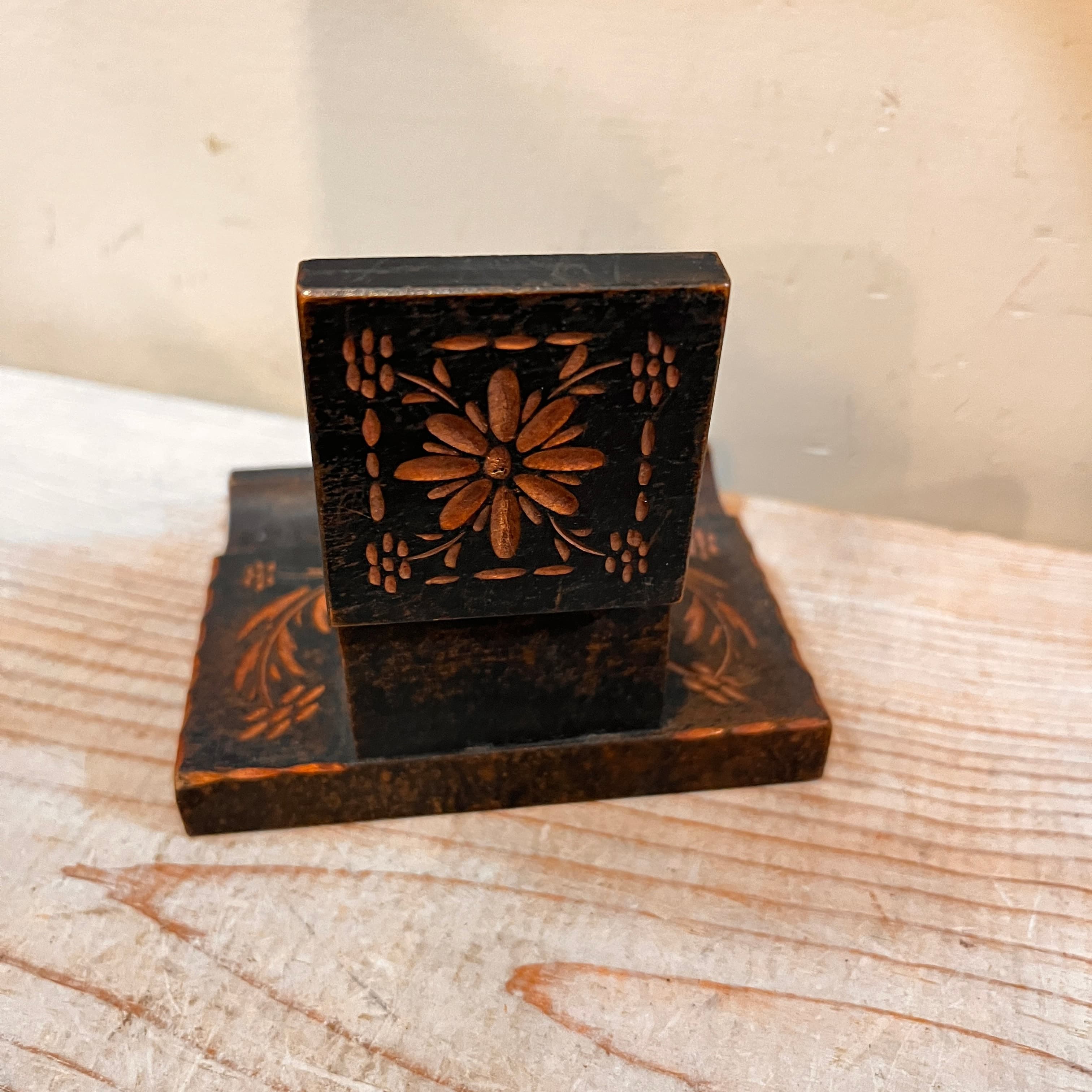 VIntage Carved Inkwell without insert - Regular - Thumbnail 6