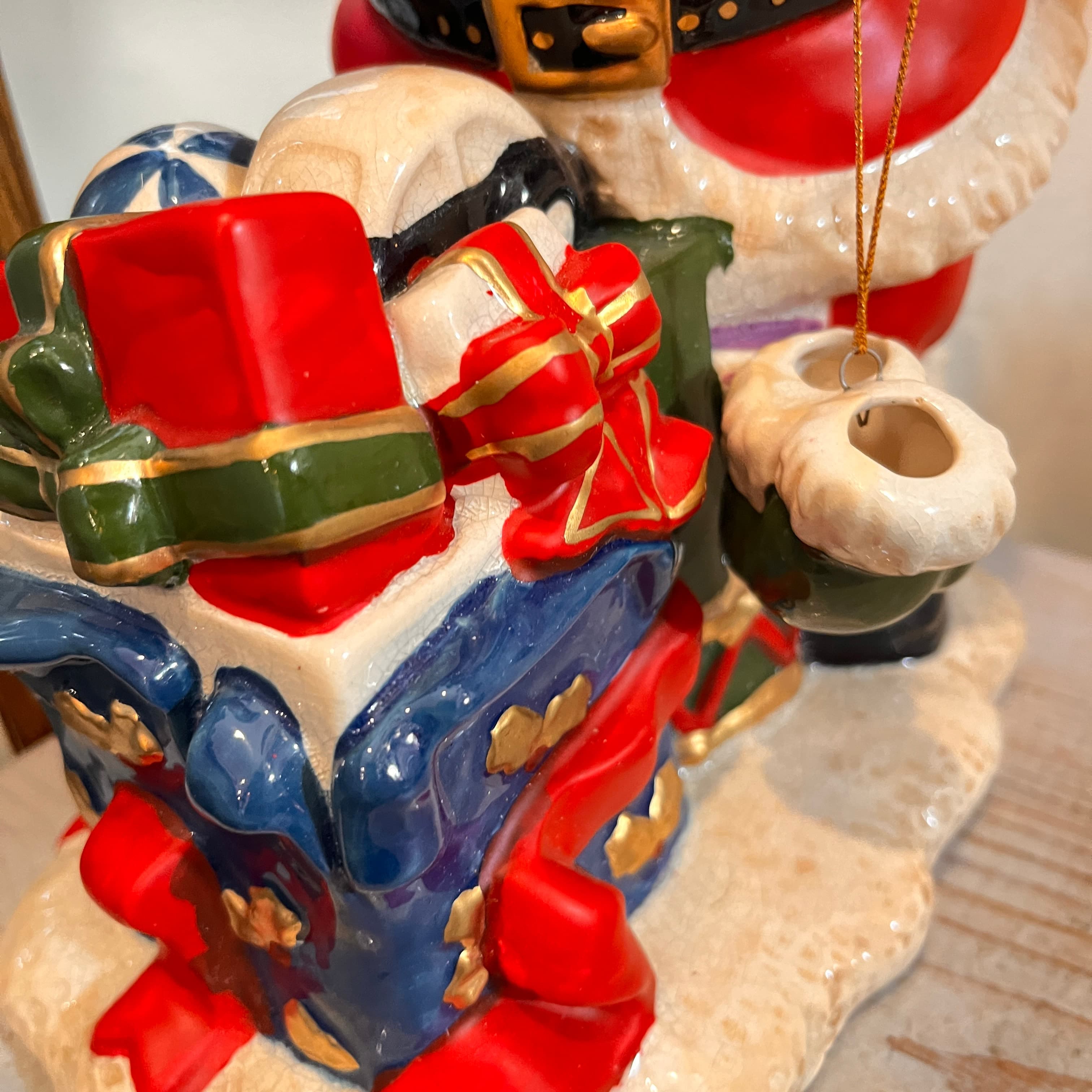 Santa with Gifts Statue - Regular - Thumbnail 2