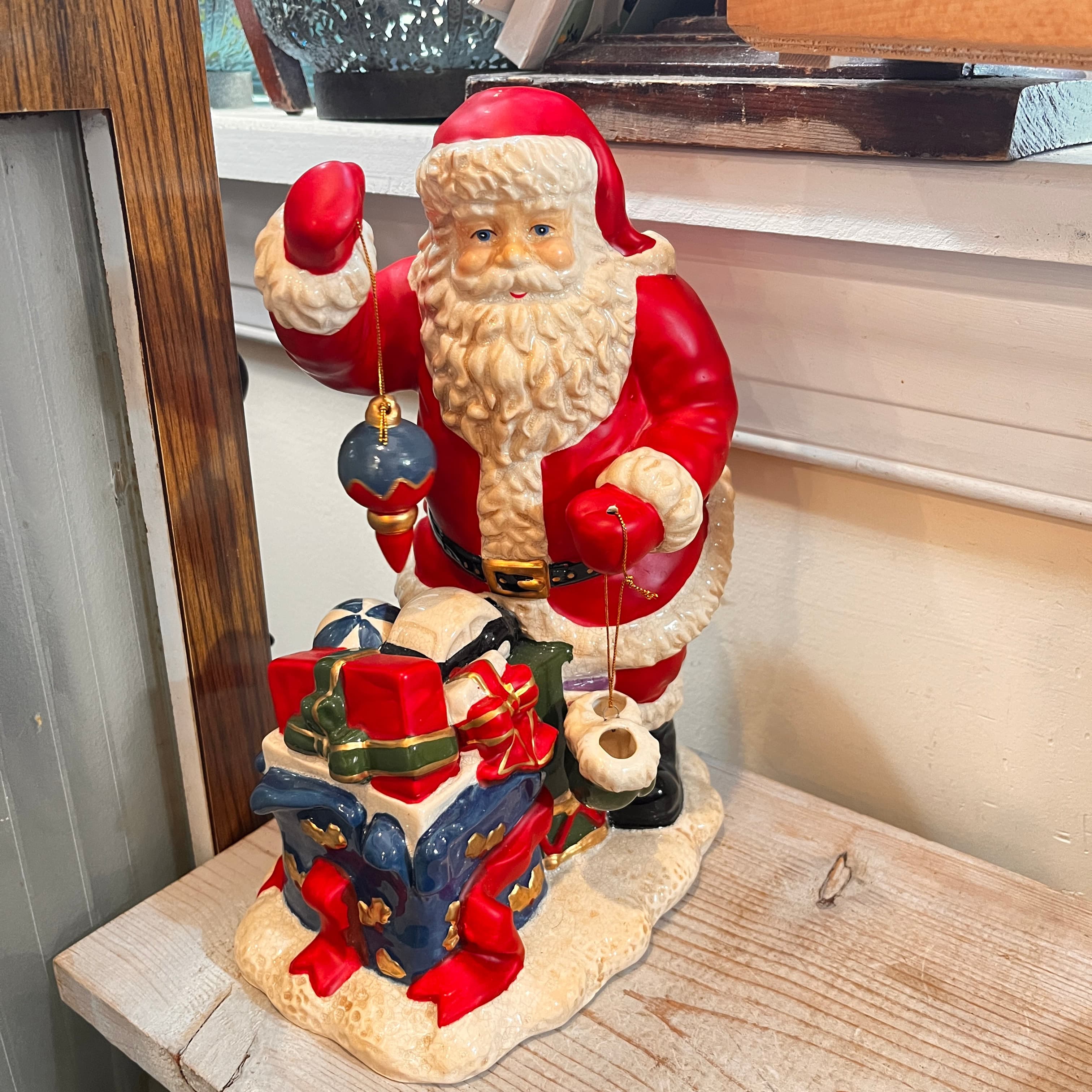 Santa with Gifts Statue - Regular - Thumbnail 3